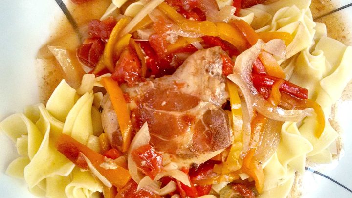 A Spanish style take on the traditional cacciatore, this Spanish Style Hunter Chicken has the heartiness of cacciatore with some Spanish flair! Since it’s made in a slow cooker, you can enjoy this year round! #SpanishStyleHunterChicken #LatinFoodLove #LatinCuisine #HunterChickenRecipe #ChickenRecipes #Chickenspaña #EspañolEats