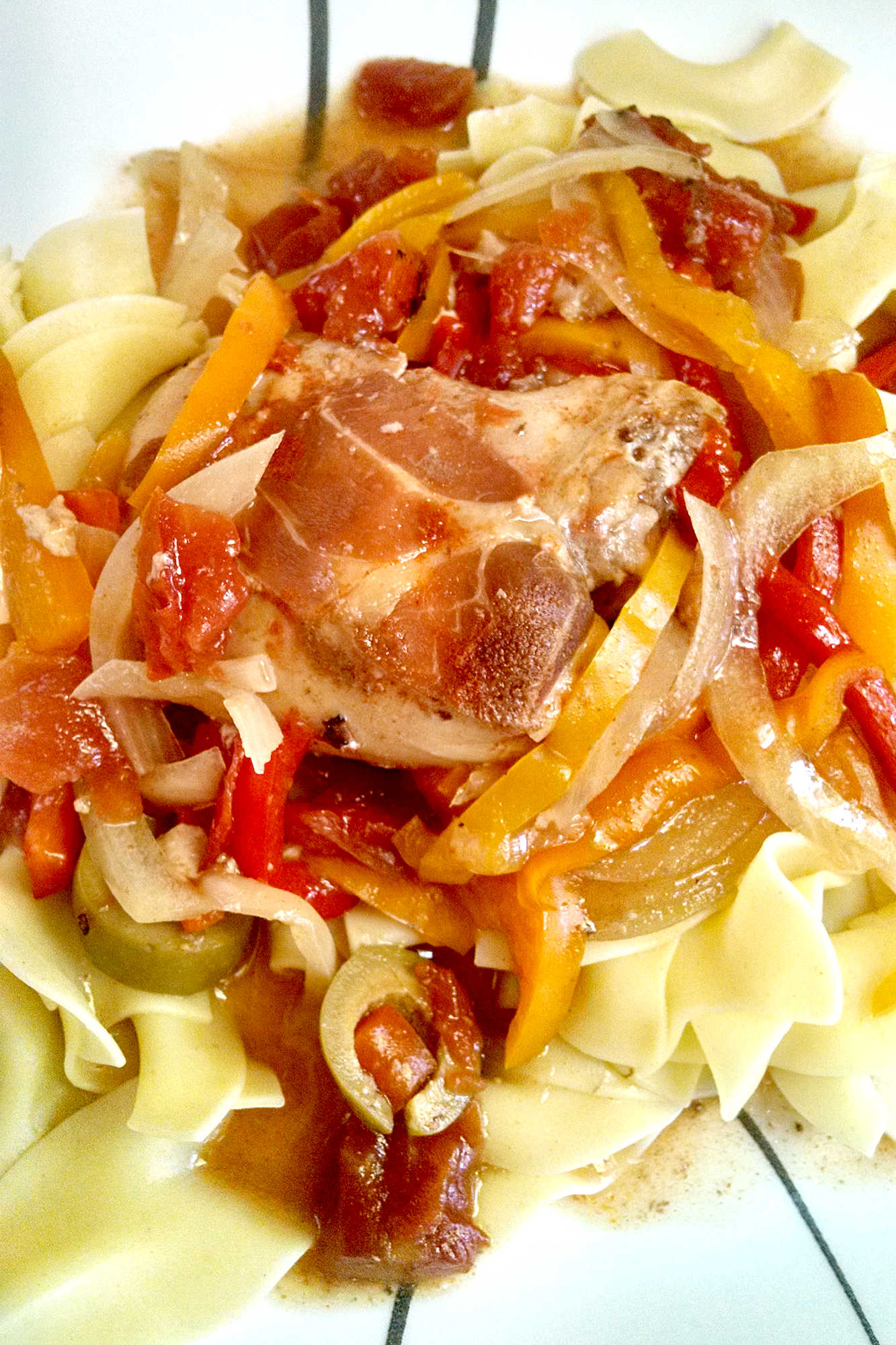 A Spanish style take on the traditional cacciatore, this Spanish Style Hunter Chicken has the heartiness of cacciatore with some Spanish flair! Since it’s made in a slow cooker, you can enjoy this year round! #SpanishStyleHunterChicken #LatinFoodLove #LatinCuisine #HunterChickenRecipe #ChickenRecipes #Chickenspaña #EspañolEats