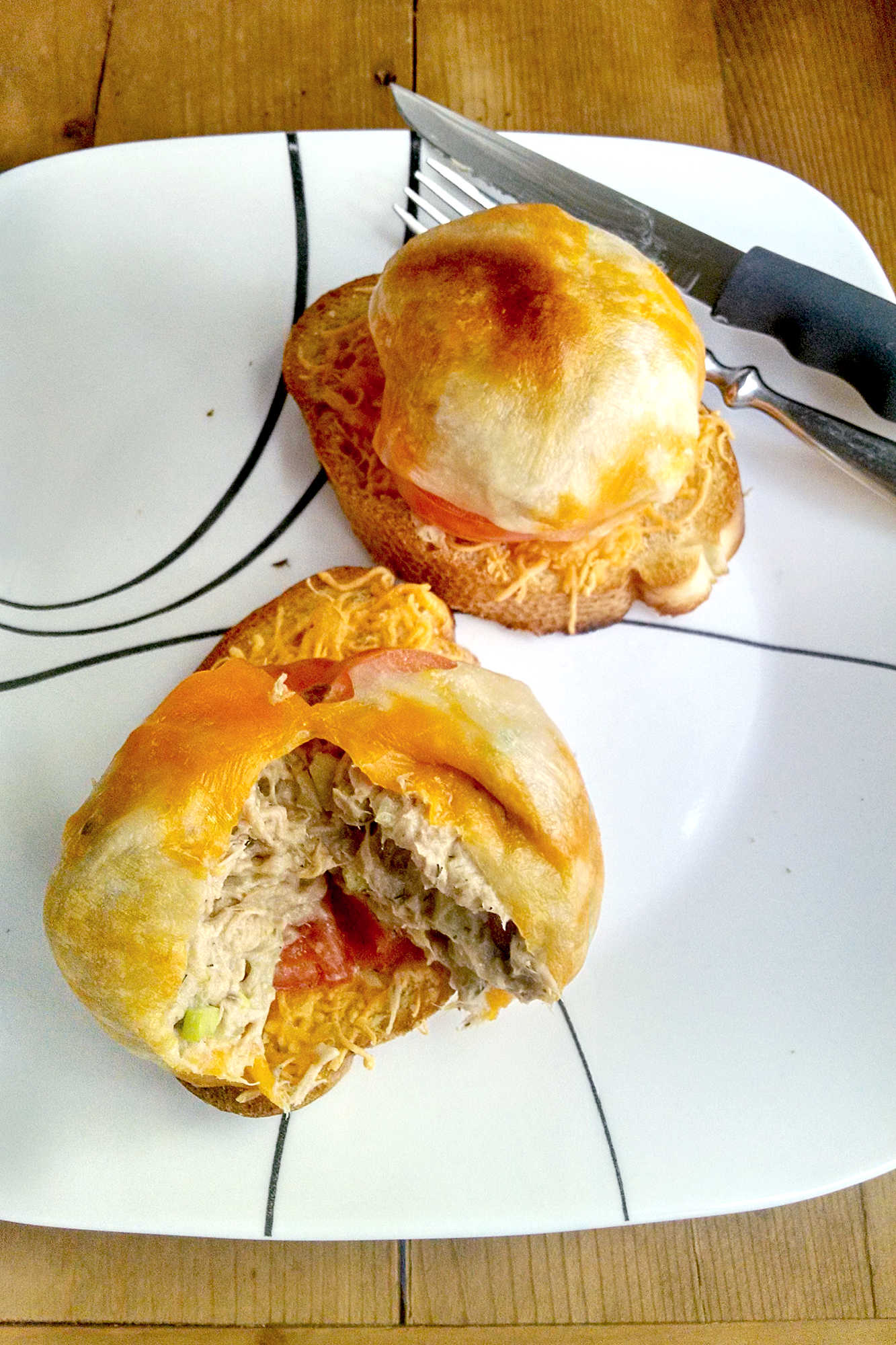 Upgrade your salad game with these protein-packed tuna melt stuffed tomatoes. Perfect for a quick and easy meal. #TunaMeltTuesday #HealthyEating #TunaMeltTomatoes #StuffedTomatoes #HealthyEats #TunaLovers #EasyRecipes