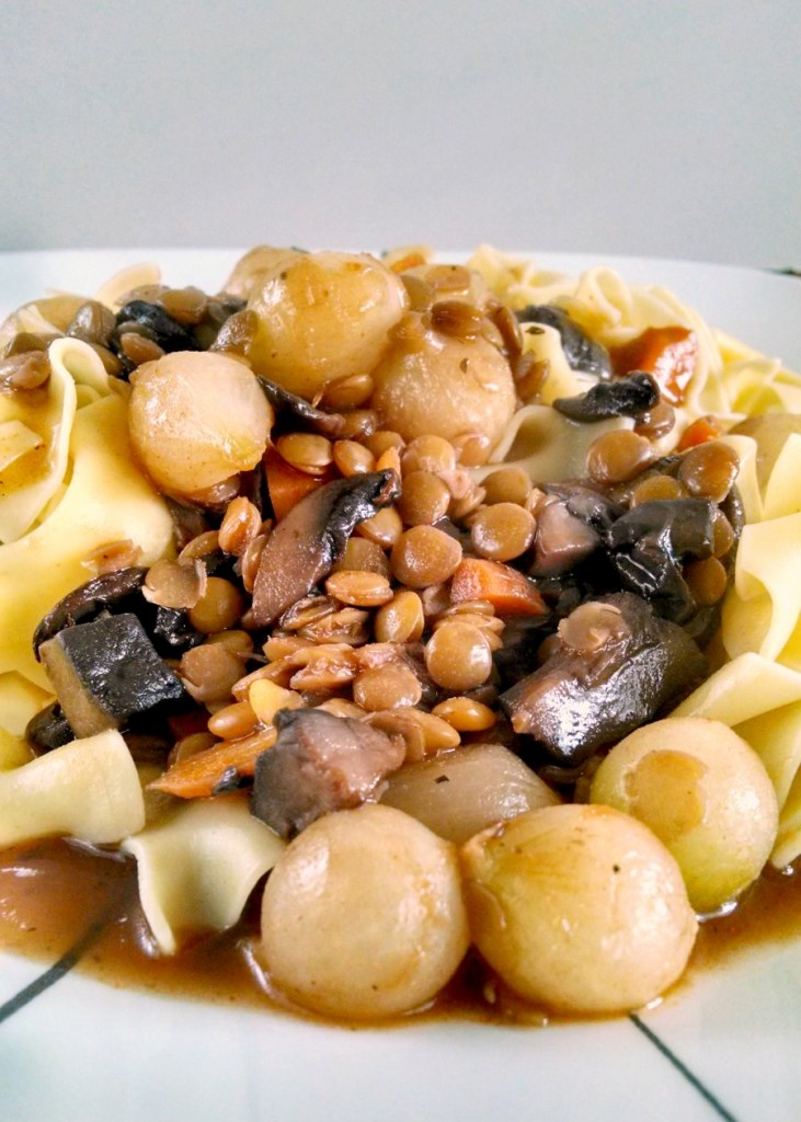 A Kitchen Hoors Adventures | #MeatlessMonday Mushroom Lentil Bourguignon
