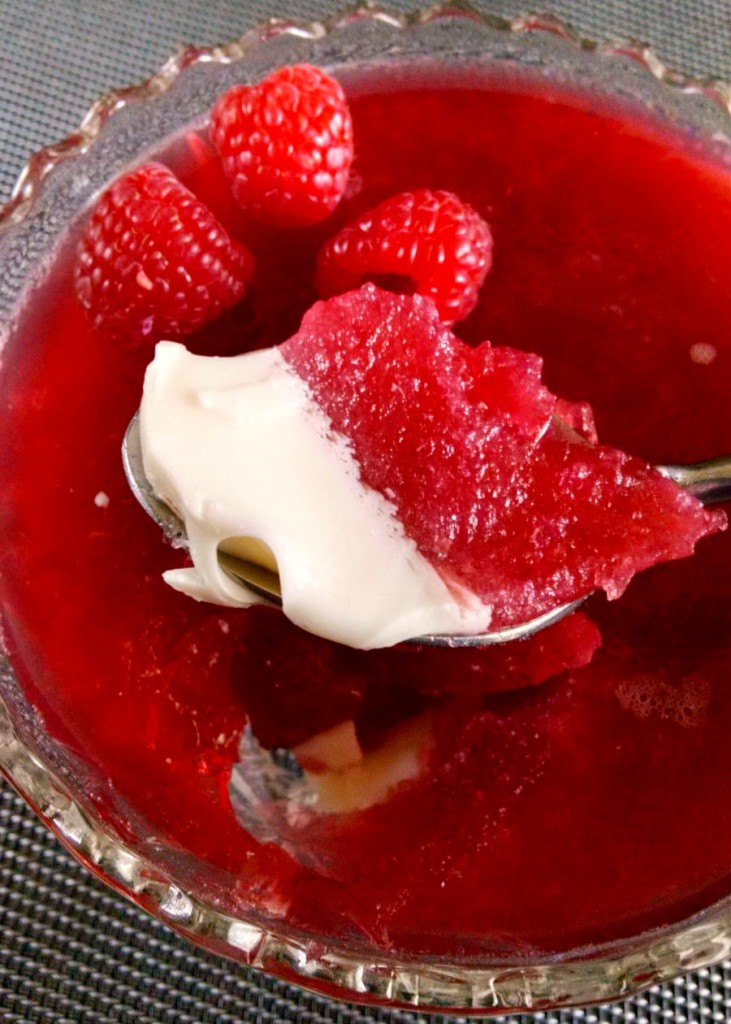 A Kitchen Hoors Adventures | Raspeberries and Cream Panna Cotta