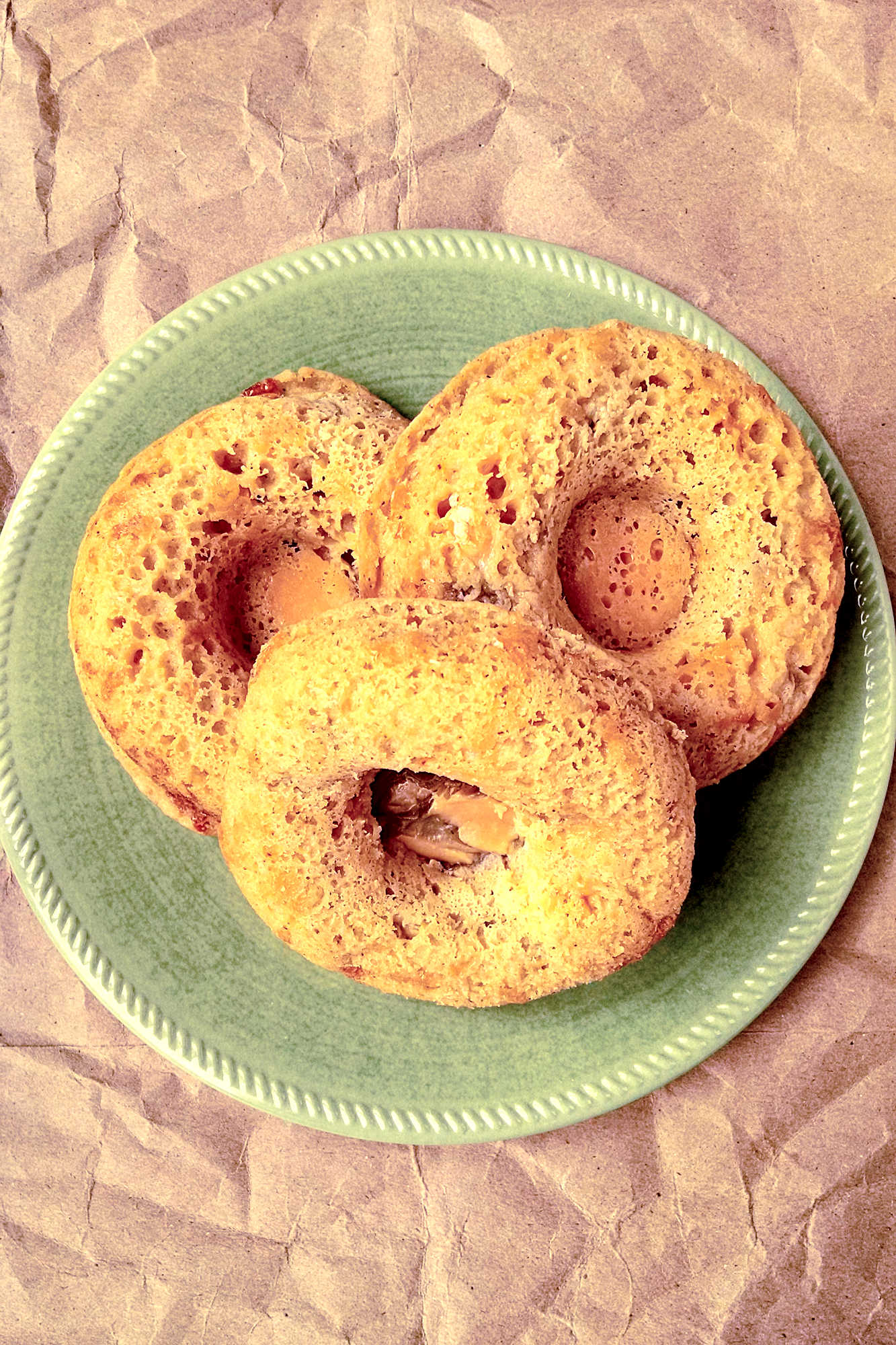Craving something different? Our Green Chile & Cheddar Baked Cornbread Doughnuts are a fusion of flavors that will blow your mind. Perfect for a party appetizer or a late-night snack. #FoodDare #InnovativeEats #SlowCookerRecipes #NorthCarolinaFlavors #PulledChickenLovers #CrockpotCooking #SouthernEats