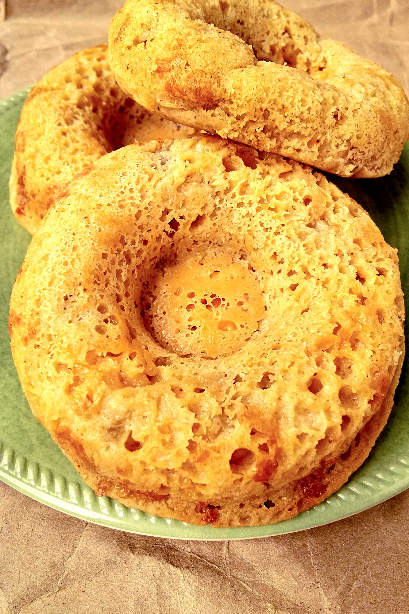 Craving something different? Our Green Chile & Cheddar Baked Cornbread Doughnuts are a fusion of flavors that will blow your mind. Perfect for a party appetizer or a late-night snack. #FoodDare #InnovativeEats #SlowCookerRecipes #NorthCarolinaFlavors #PulledChickenLovers #CrockpotCooking #SouthernEats