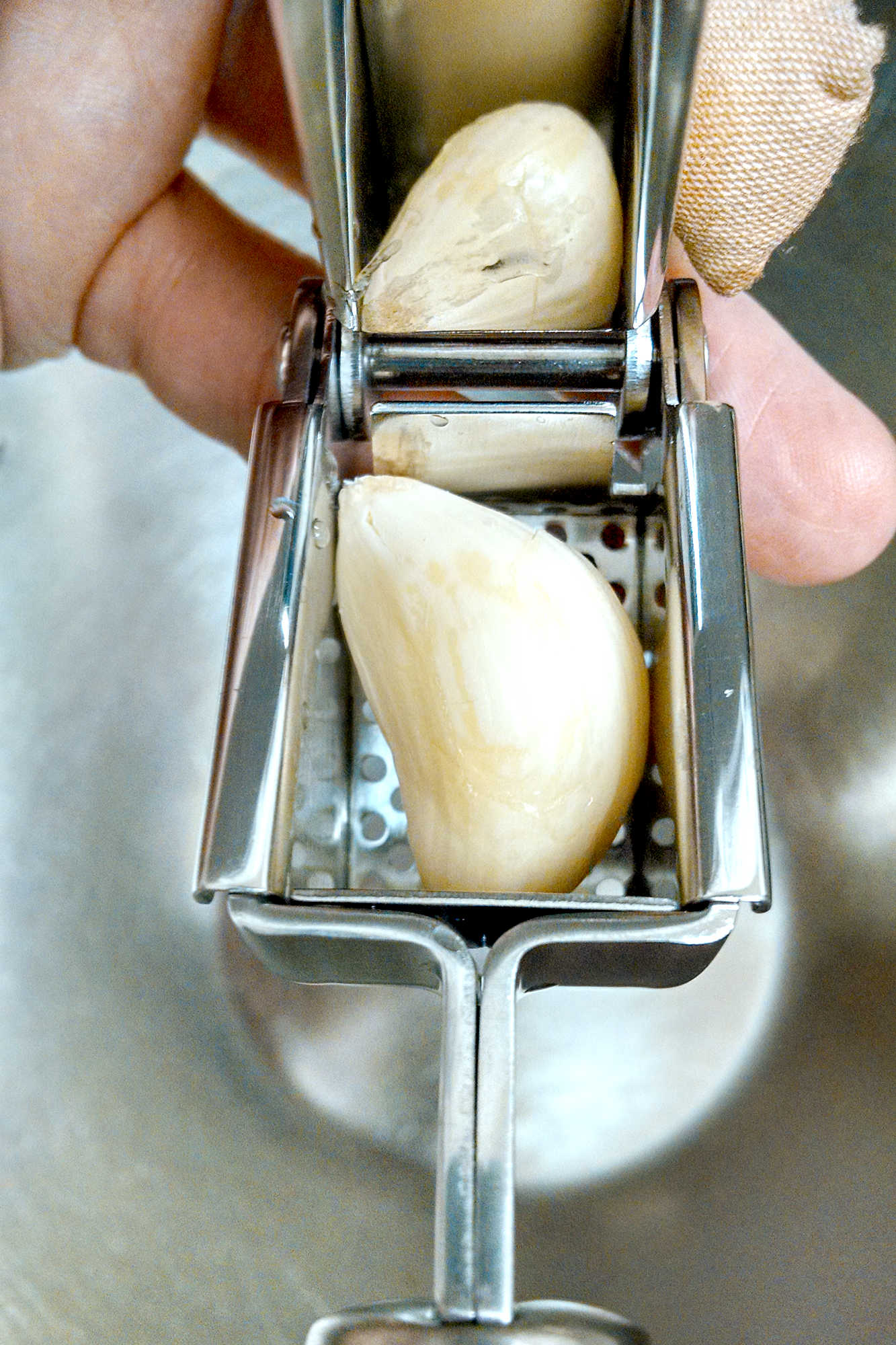 Tired of struggling to mince garlic? Meet your new kitchen BFF - the Propresser Garlic Press!  Say hello to easy, mess-free cooking.  #GarlicGameChanger #Propresser #KitchenGadgets #KitchenGadgetReview #GarlicPressPerfection #MustHaveKitchenTools #KitchenReviews #FoodieFavs