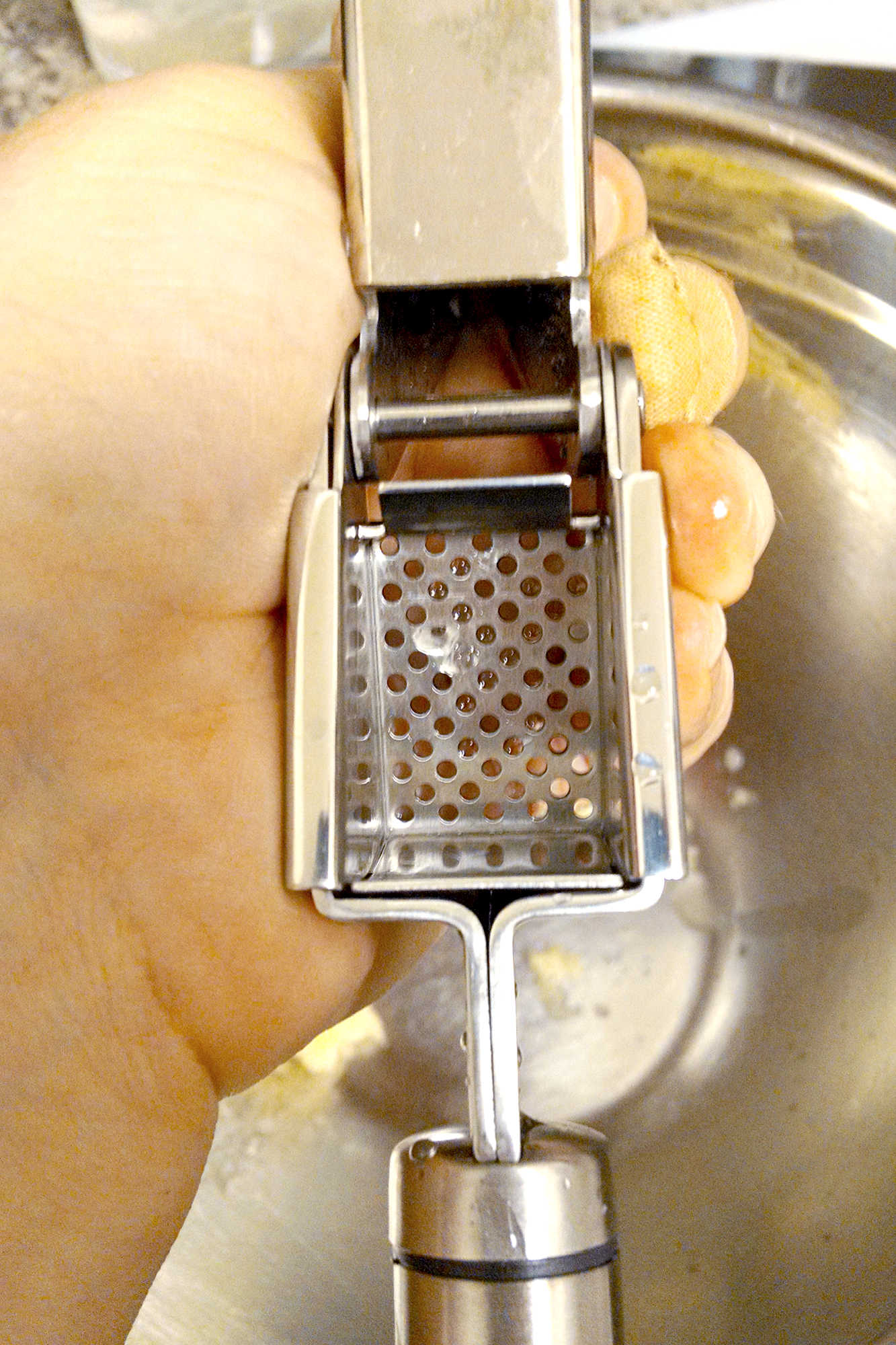Tired of struggling to mince garlic? Meet your new kitchen BFF - the Propresser Garlic Press!  Say hello to easy, mess-free cooking.  #GarlicGameChanger #Propresser #KitchenGadgets #KitchenGadgetReview #GarlicPressPerfection #MustHaveKitchenTools #KitchenReviews #FoodieFavs