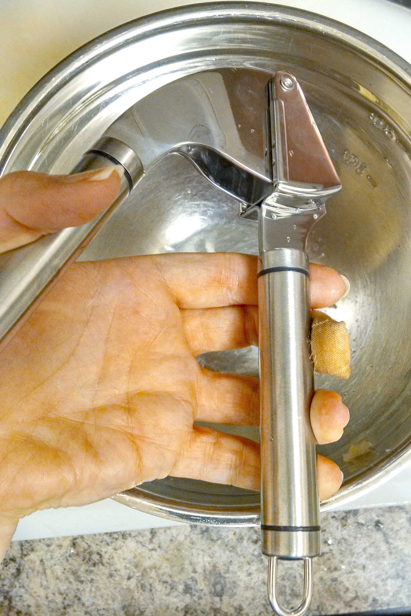Tired of struggling to mince garlic? Meet your new kitchen BFF - the Propresser Garlic Press!  Say hello to easy, mess-free cooking.  #GarlicGameChanger #Propresser #KitchenGadgets #KitchenGadgetReview #GarlicPressPerfection #MustHaveKitchenTools #KitchenReviews #FoodieFavs