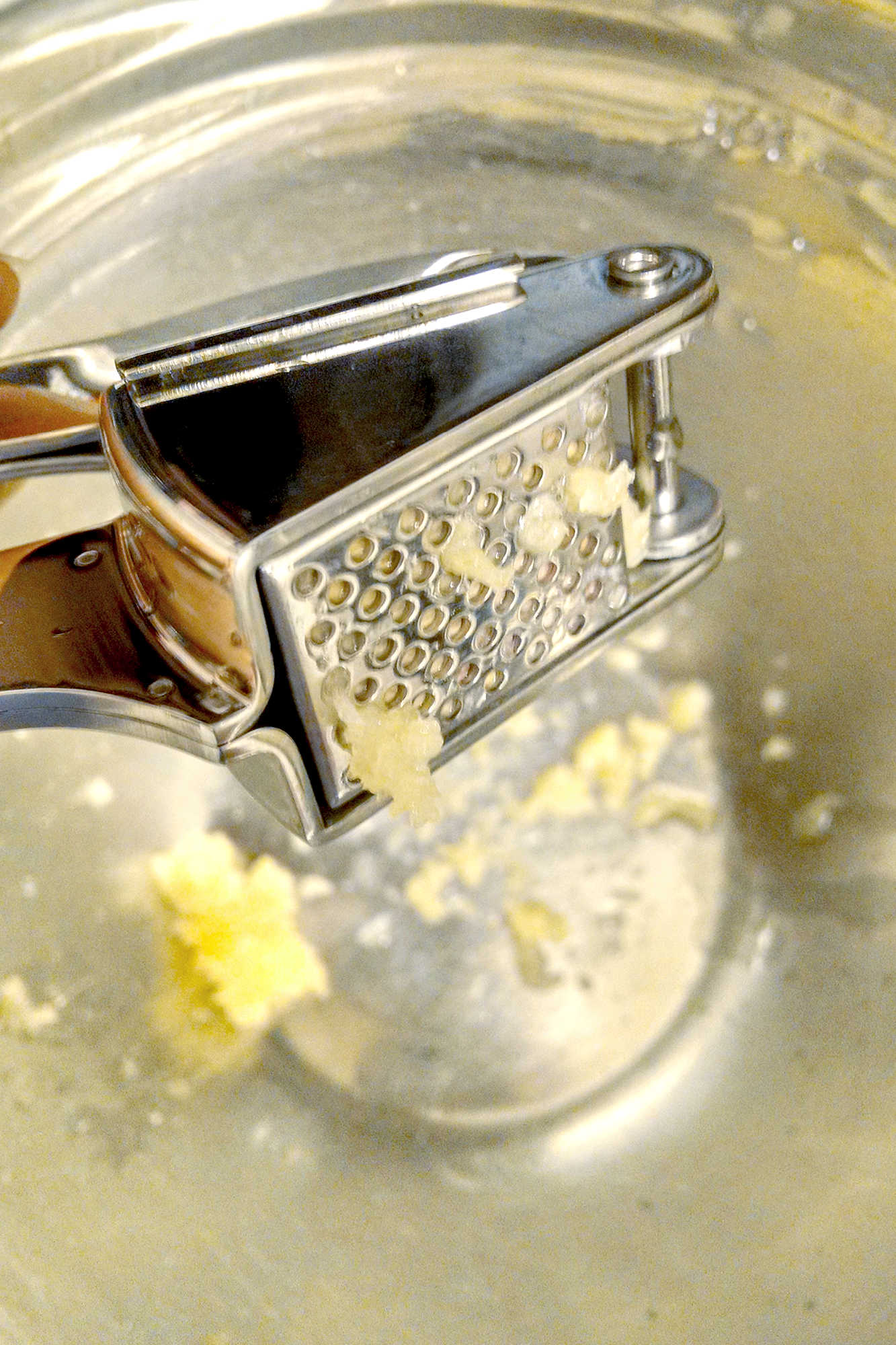 Tired of struggling to mince garlic? Meet your new kitchen BFF - the Propresser Garlic Press!  Say hello to easy, mess-free cooking.  #GarlicGameChanger #Propresser #KitchenGadgets #KitchenGadgetReview #GarlicPressPerfection #MustHaveKitchenTools #KitchenReviews #FoodieFavs