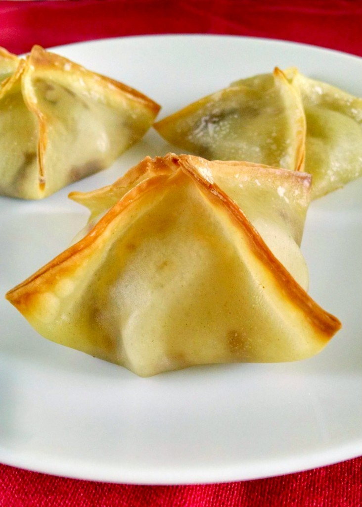 Delicious duck bacon is paired up with sweet pears and creamy brie in these glammed up baked wontons. Duck Bacon, Pear, and Brie Baked Wontons will wow your guests and please your taste buds.