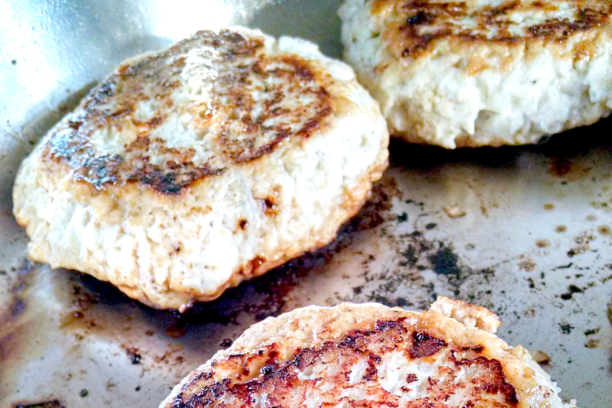 Step up your burger game with our Chicken Apple Brat Burgers - a delicious twist on a classic dish.  Juicy, flavorful and perfect for any summer BBQ or tailgate party. #BurgerMonth #chickenburger #bratburger #bratwurstburger #chickenappleburger #BurgerLoversUnite #GrillMasterFavorites #SummerCookoutEats #ChickenAppleBurgers #BratBurgerDelight #Grillingseasonfavorite #HealthyBurgerOption