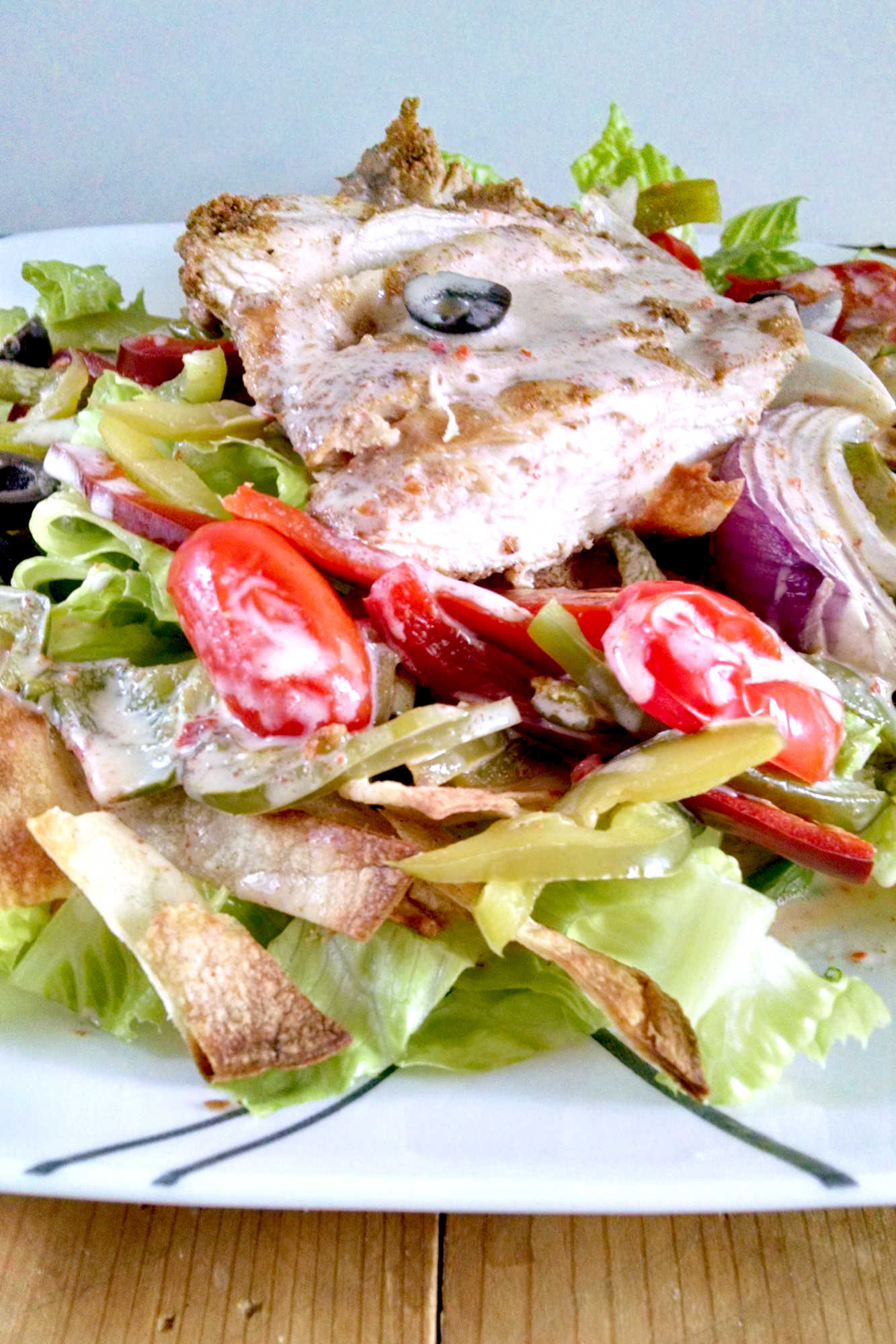 Tired of plain old salads? Spice things up with this Chicken Fajita Salad! Filled with juicy chicken, colorful veggies, and topped with a creamy avocado dressing, it's a party for your taste buds. #HealthyEating #FajitaLove #SaladGoals #ChickenFajita #MealPrepMadeEasy