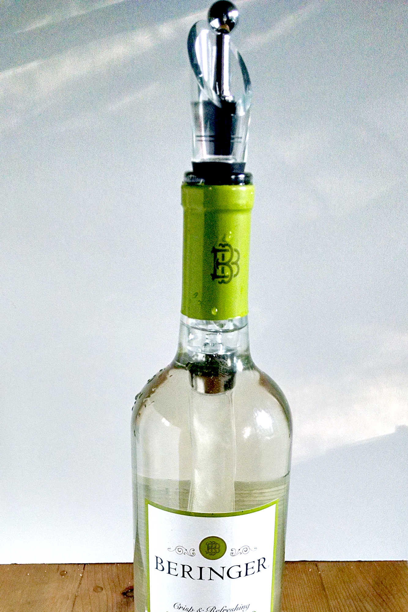 Wine not staying fresh for long? 🍇 Keep it chilled and preserve its taste with ChillaVino Wine Chiller Stick. A game changer for any wine enthusiast. #ChillaVino #WineChillerStick #WineLovers #WineAccessories #ProductReview #WinePreservation #WineAccessories