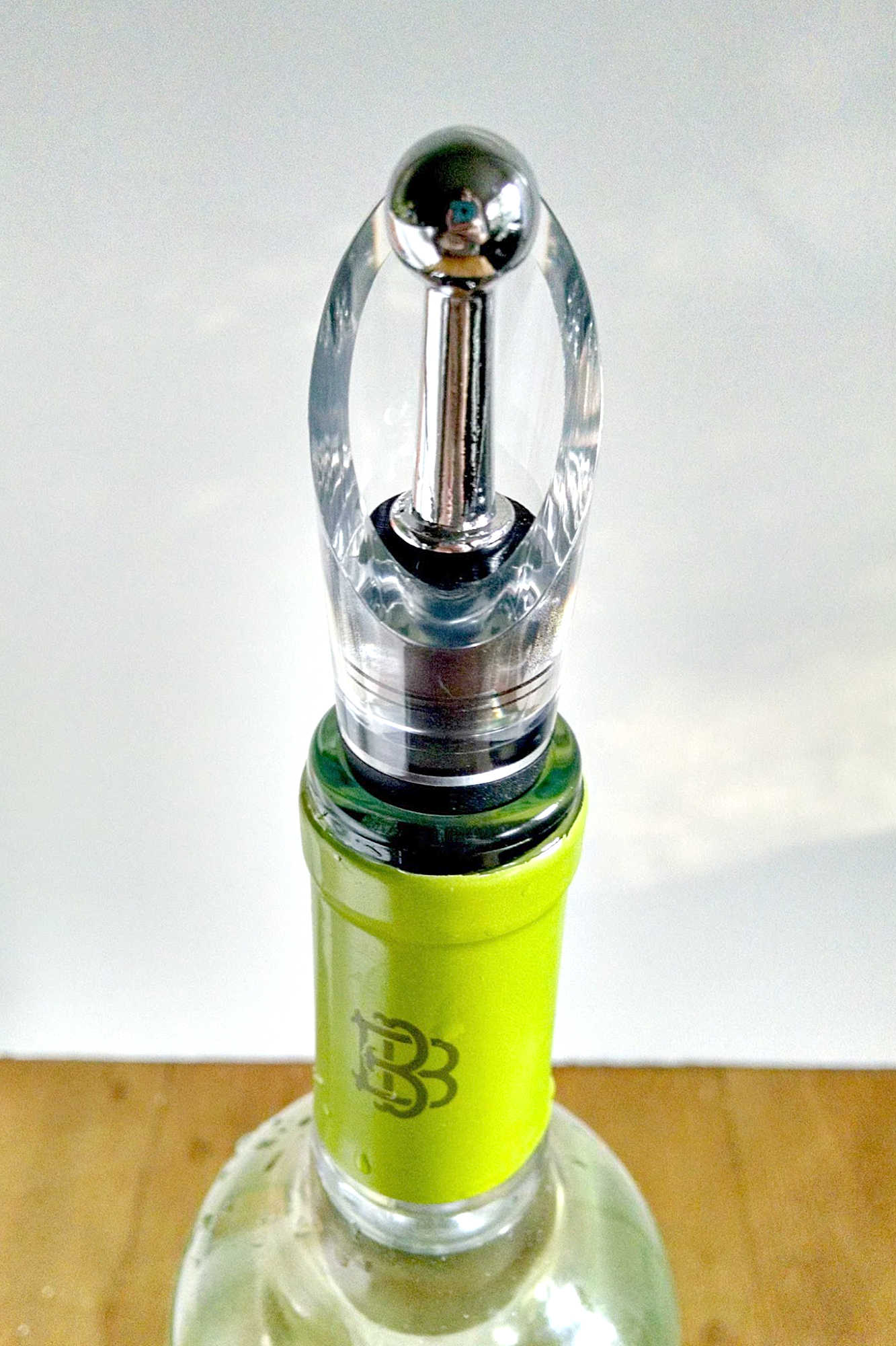 Wine not staying fresh for long? 🍇 Keep it chilled and preserve its taste with ChillaVino Wine Chiller Stick. A game changer for any wine enthusiast. #ChillaVino #WineChillerStick #WineLovers #WineAccessories #ProductReview #WinePreservation #WineAccessories