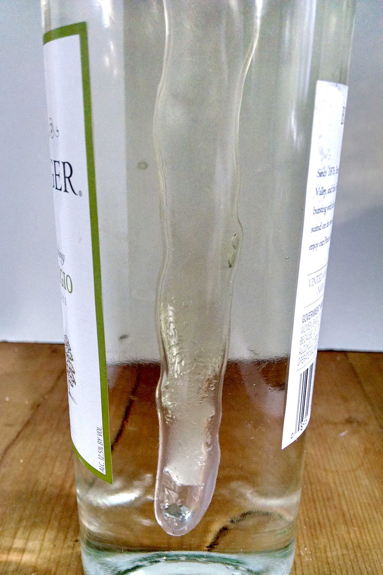 Wine not staying fresh for long? 🍇 Keep it chilled and preserve its taste with ChillaVino Wine Chiller Stick. A game changer for any wine enthusiast. #ChillaVino #WineChillerStick #WineLovers #WineAccessories #ProductReview #WinePreservation #WineAccessories