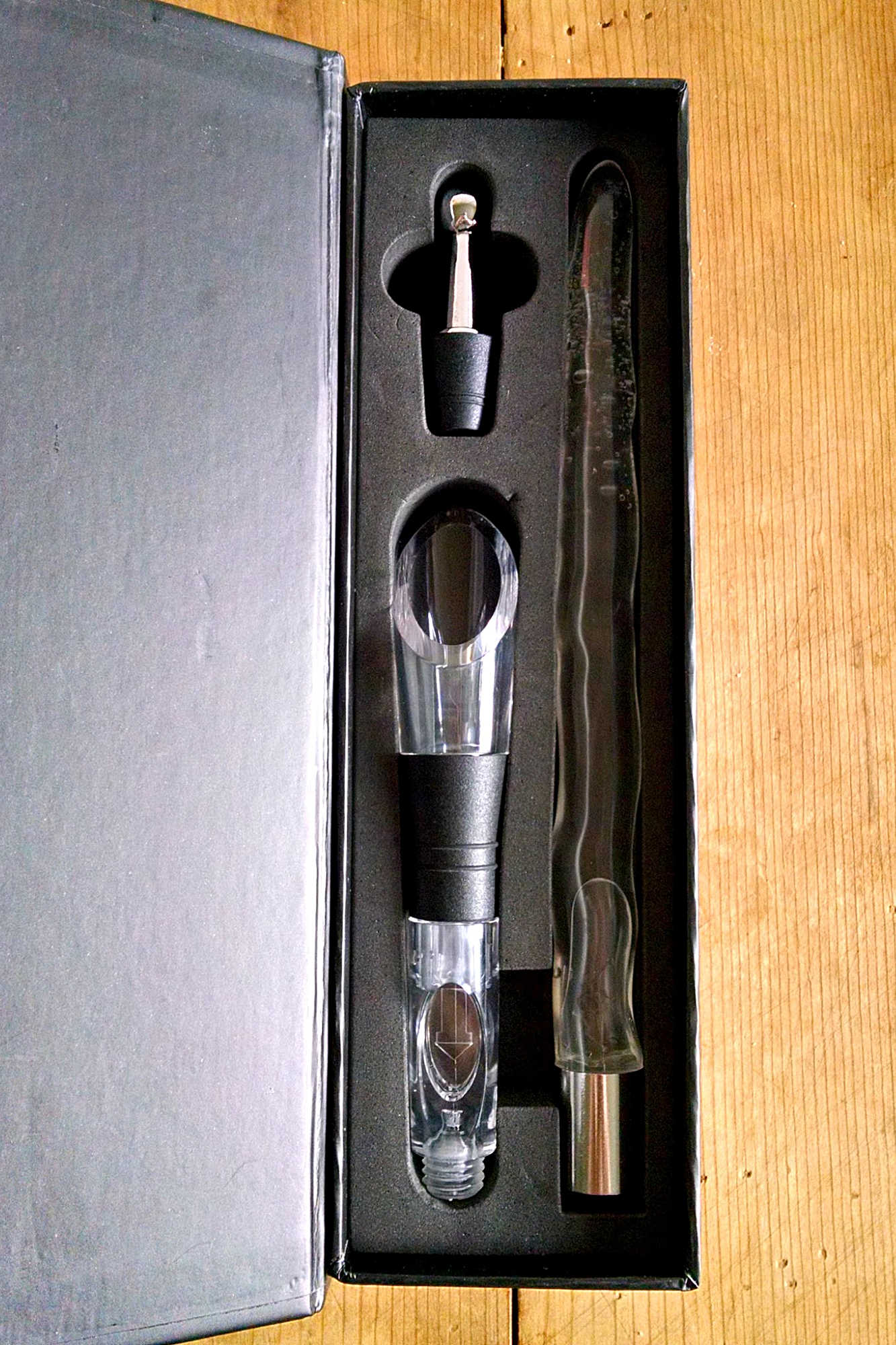 Wine not staying fresh for long? 🍇 Keep it chilled and preserve its taste with ChillaVino Wine Chiller Stick. A game changer for any wine enthusiast. #ChillaVino #WineChillerStick #WineLovers #WineAccessories #ProductReview #WinePreservation #WineAccessories