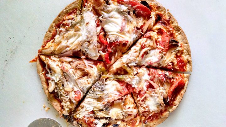 Spice up your pizza night with our mouth-watering veggie fajita pizza! Loaded with all your favorite veggies and a touch of heat from the Kickin Karma sauce. #veggiefajitapizza #plantbasedpizza #pizzalove #meatlessmonday #pizzanight #foodlove #pizzaobsessed #healthyeating #pizzalovers
