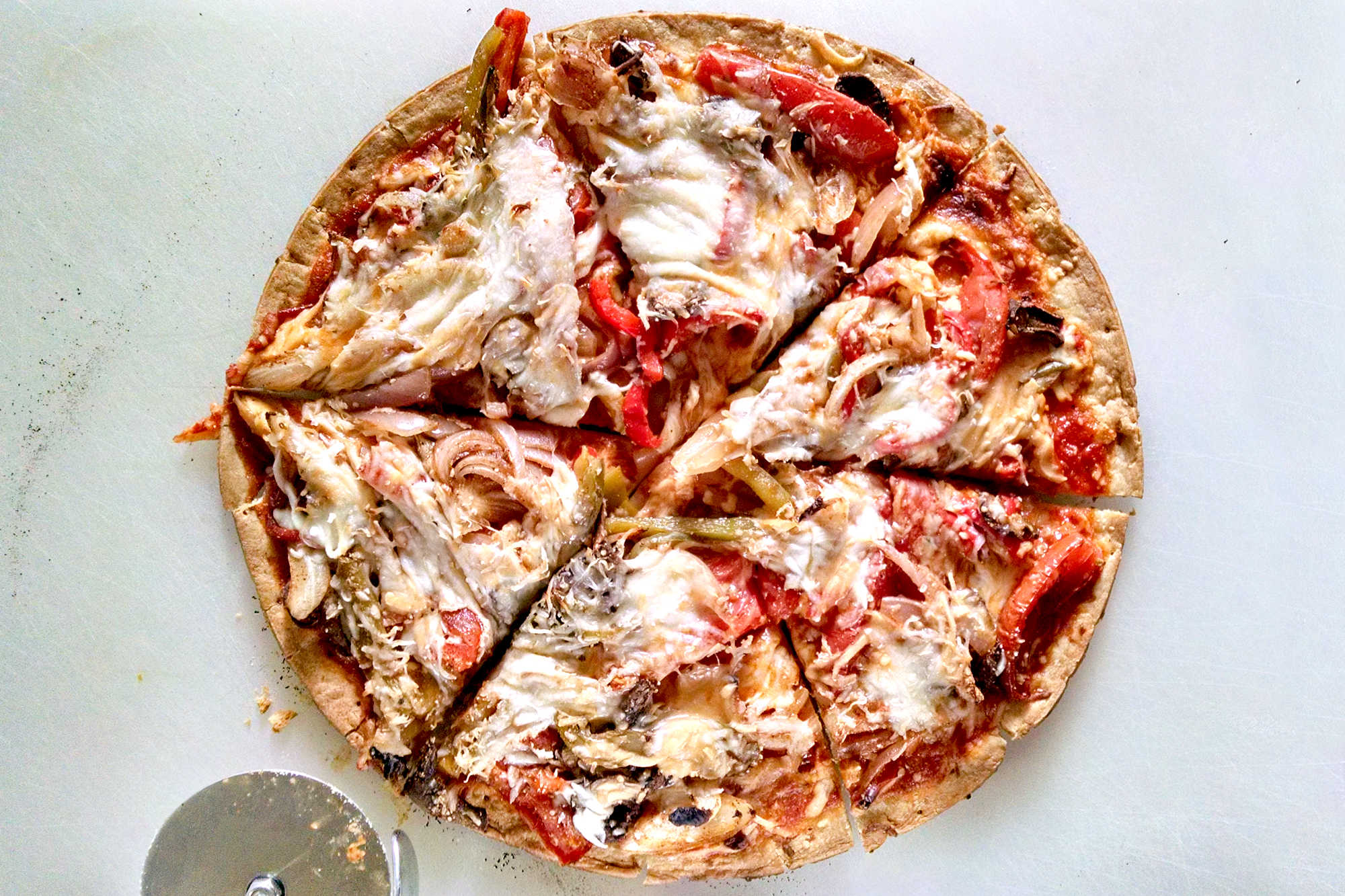 Spice up your pizza night with our mouth-watering veggie fajita pizza! Loaded with all your favorite veggies and a touch of heat from the Kickin Karma sauce. #veggiefajitapizza #plantbasedpizza #pizzalove #meatlessmonday #pizzanight #foodlove #pizzaobsessed #healthyeating #pizzalovers