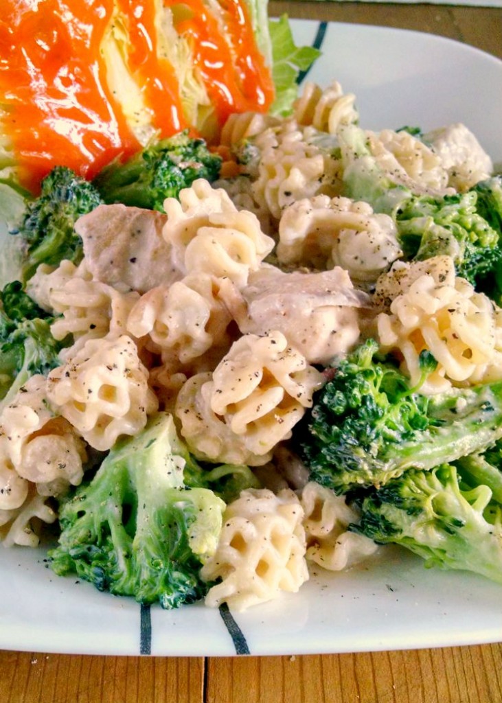 Necessity is the mother of invention. Needing a quick and easy Saturday dinner so we wouldn't be tempted to order in, I cooked up this delicious Chicken & Broccoli Skillet Pasta Alfredo in no time flat!