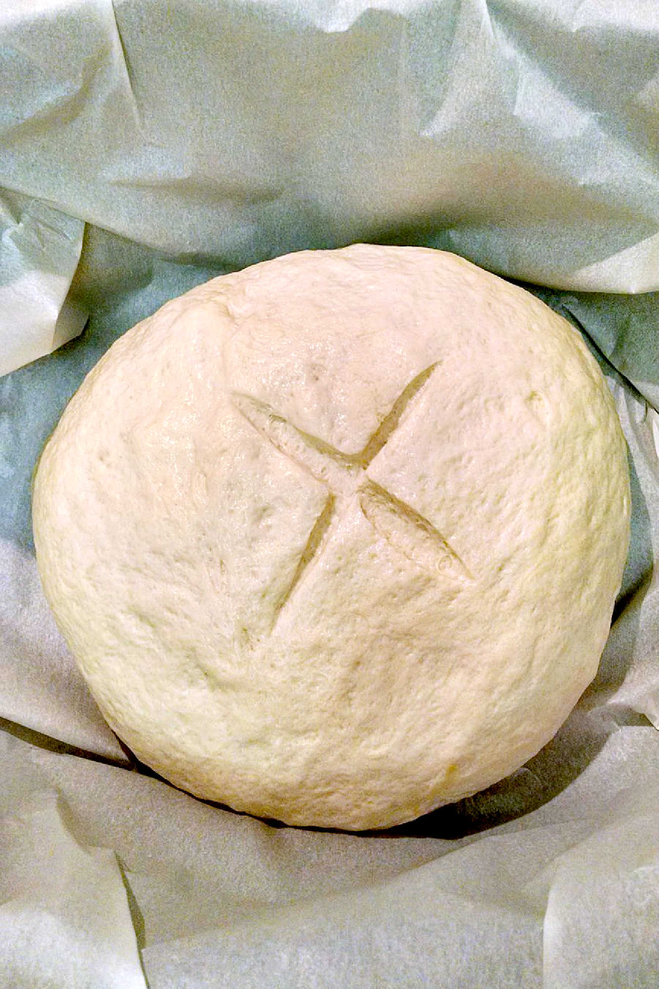 Sourdough bread lovers, rejoice! The slow cooker method creates a perfectly crispy crust and a soft, chewy center. Plus, the smell of freshly baked bread will make your home feel like a bakery.  #SlowCookerMonth #SlowCookerSourdough #HomeBakedBread #SourdoughObsession #InstaBread #SourdoughBaking #slowcookerbread
