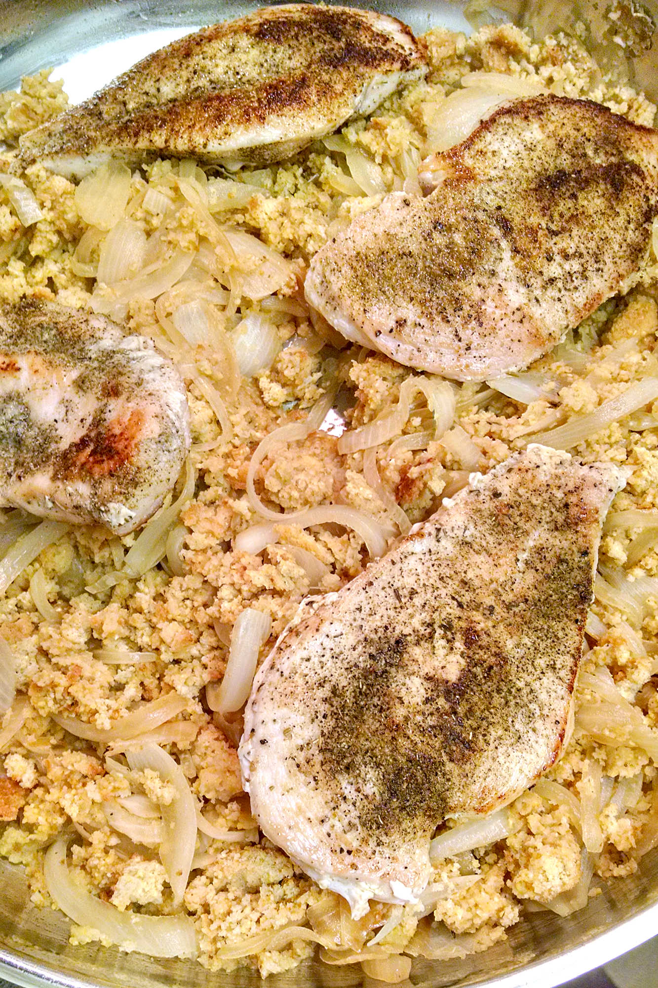 Add a touch of elegance to your dinner table with Skillet French Onion Chicken. Easy to make, but your guests will think you spent hours in the kitchen. #FrenchOnionChickenSizzle #CastIronCuisine #OneSkilletMeal #ComfortFoodClassics #OnionLoversDelight #skilletcooking #frenchonionchicken #30minutemeals #easydinnerrecipes #comfortfoodlover