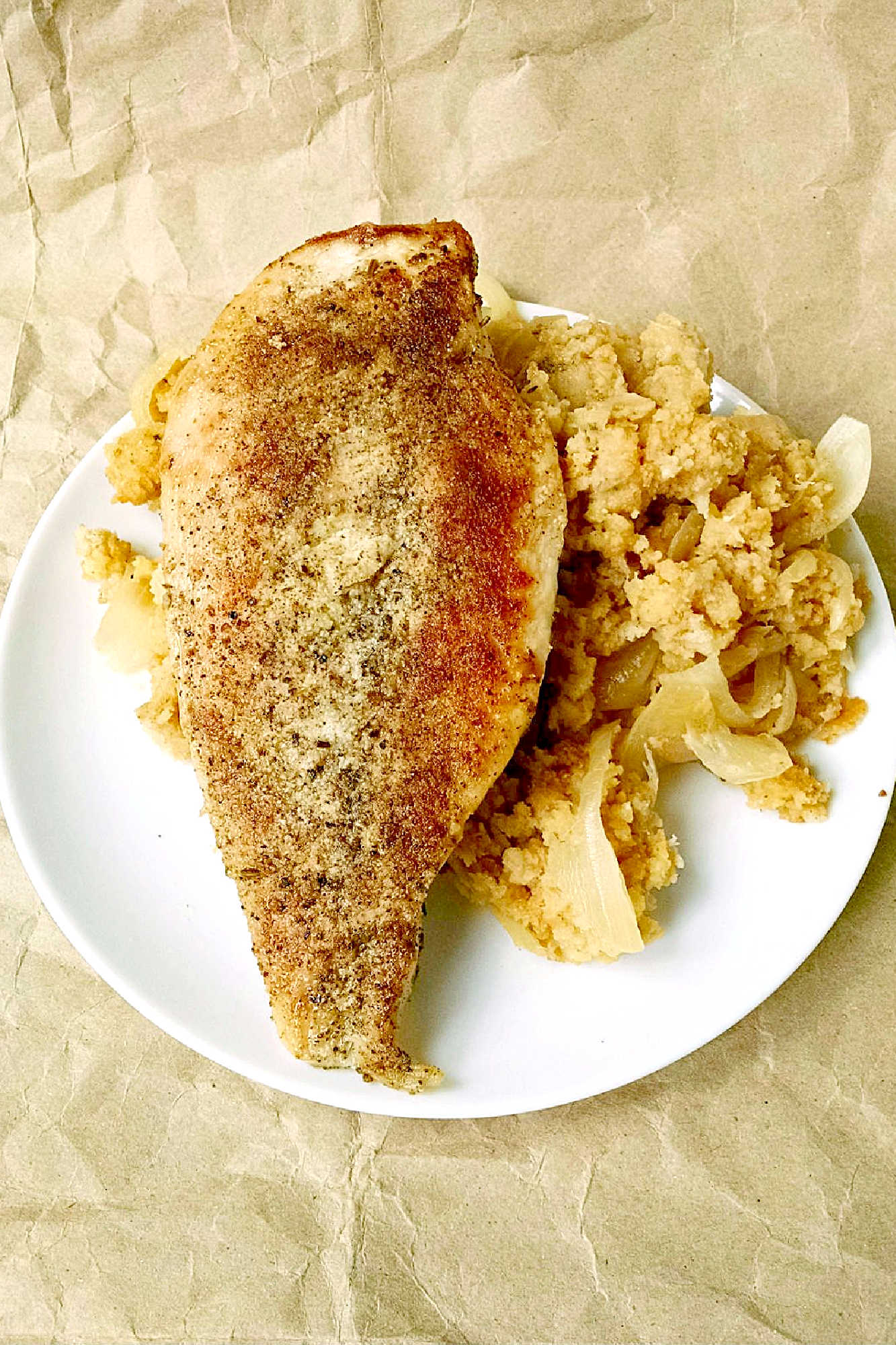 Add a touch of elegance to your dinner table with Skillet French Onion Chicken. Easy to make, but your guests will think you spent hours in the kitchen. #FrenchOnionChickenSizzle #CastIronCuisine #OneSkilletMeal #ComfortFoodClassics #OnionLoversDelight #skilletcooking #frenchonionchicken #30minutemeals #easydinnerrecipes #comfortfoodlover
