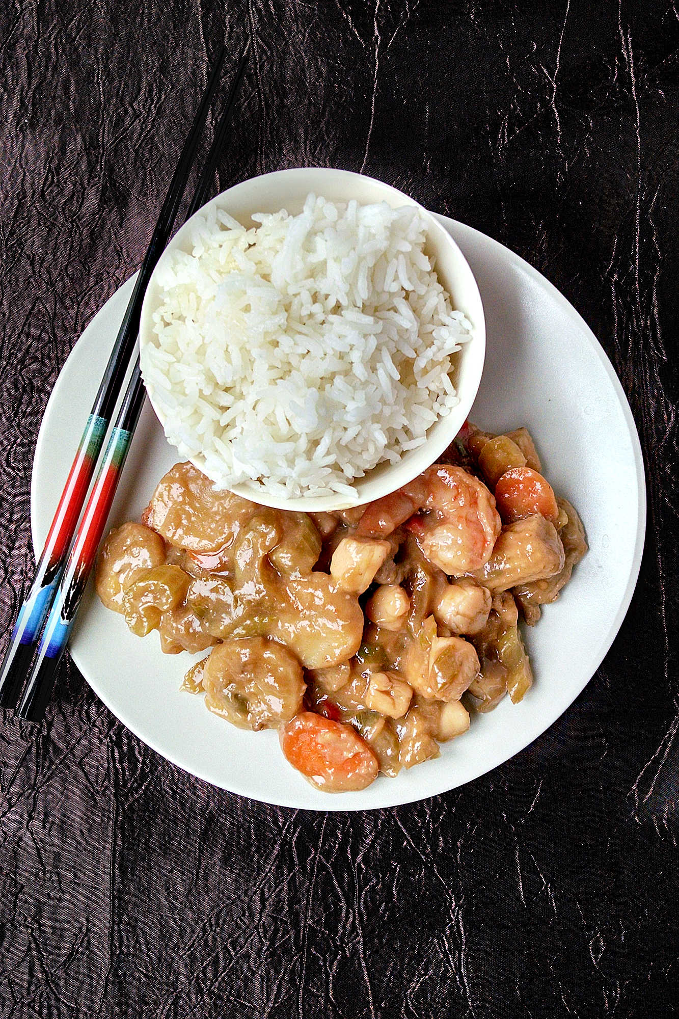 Are you tired of the same old family dinners? Switch things up with this Asian Happy Family recipe! Experience the flavors of Asia in the comfort of your own home. #TasteOfAsia #FamilyBonding #AsianFamilyEats #HomemadeAsianCuisine #FamilyRecipeSecrets #AuthenticAsianFlavors #MultiGenerationalCooking