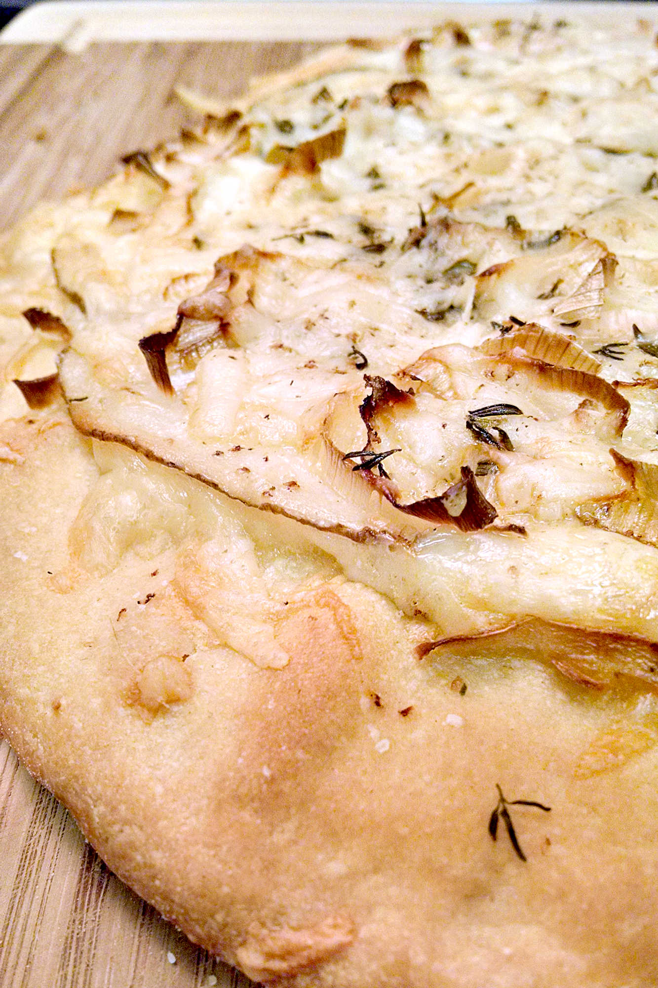 Move over, traditional toppings! It's time to try our Potato Leek Pizza 🚀 A delicious twist on a classic with a creamy base of leeks and potatoes. Are you brave enough to take a bite?  #pizza #leek #potatoleekrecipe #pizzarecipe #meatless #potatoleekpizza #homemadepizza #pizzaloversunite #vegetarianeats #foodfromthegarden #MashupRecipe #PizzaRevolution