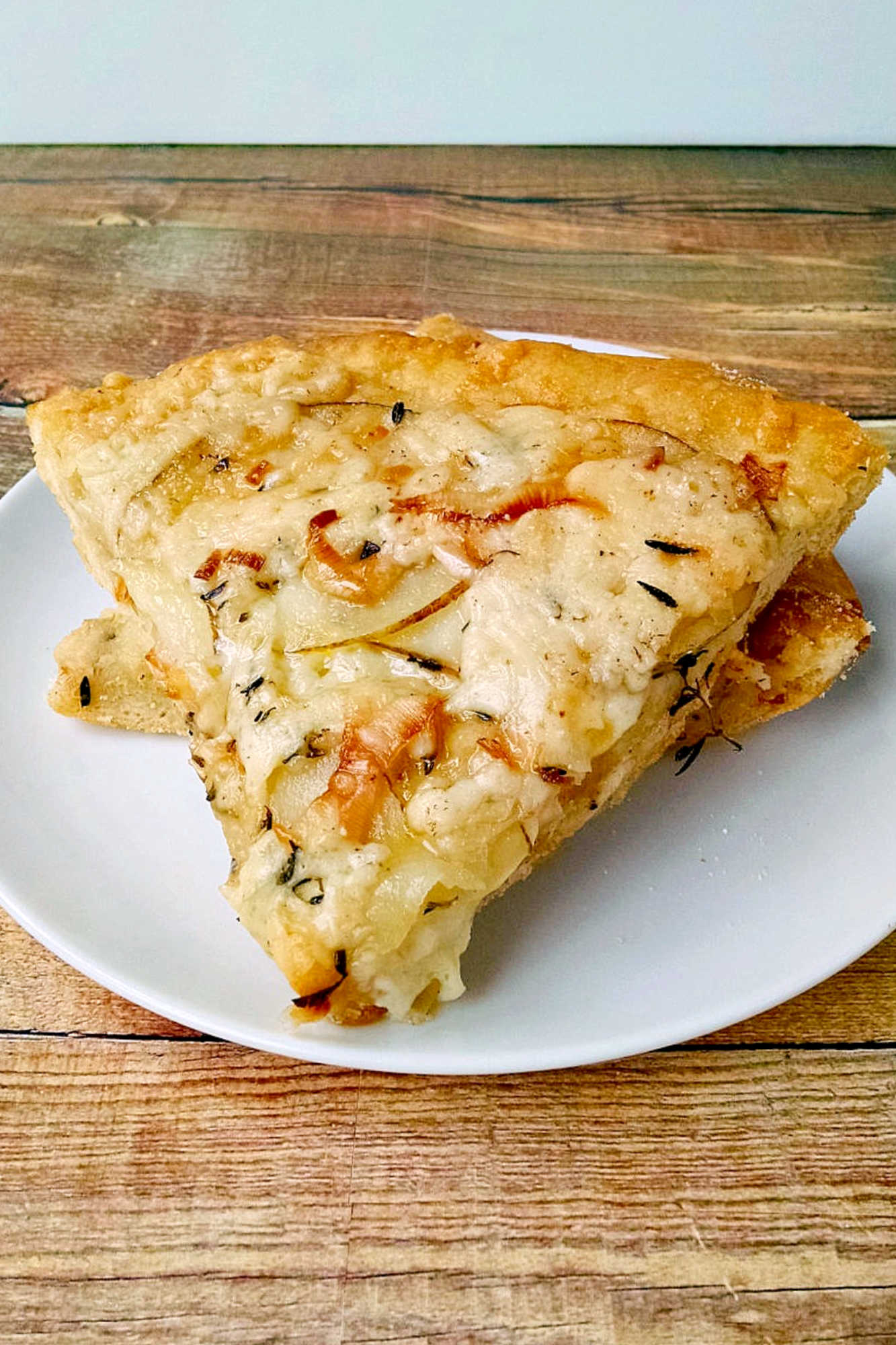 Move over, traditional toppings! It's time to try our Potato Leek Pizza 🚀 A delicious twist on a classic with a creamy base of leeks and potatoes. Are you brave enough to take a bite?  #pizza #leek #potatoleekrecipe #pizzarecipe #meatless #potatoleekpizza #homemadepizza #pizzaloversunite #vegetarianeats #foodfromthegarden #MashupRecipe #PizzaRevolution