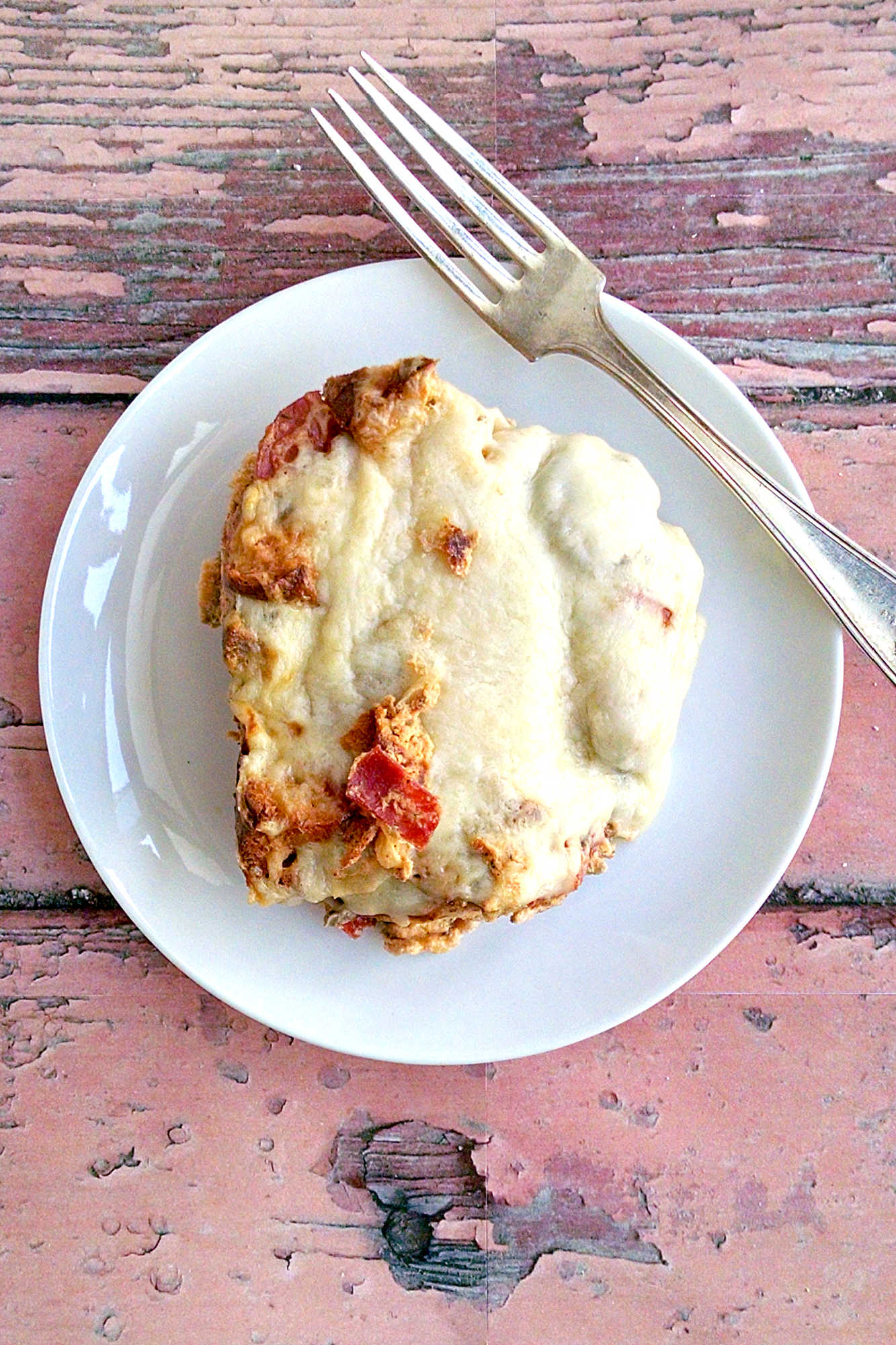 Can't decide between pizza and breakfast? Have both with Supreme Pizza Strata! This flavorful #recipe is sure to satisfy all your cravings. #SupremePizzaStrata #PizzaLoversUnite #ComfortFoodGoals #FoodieFaves #DeliciousEats