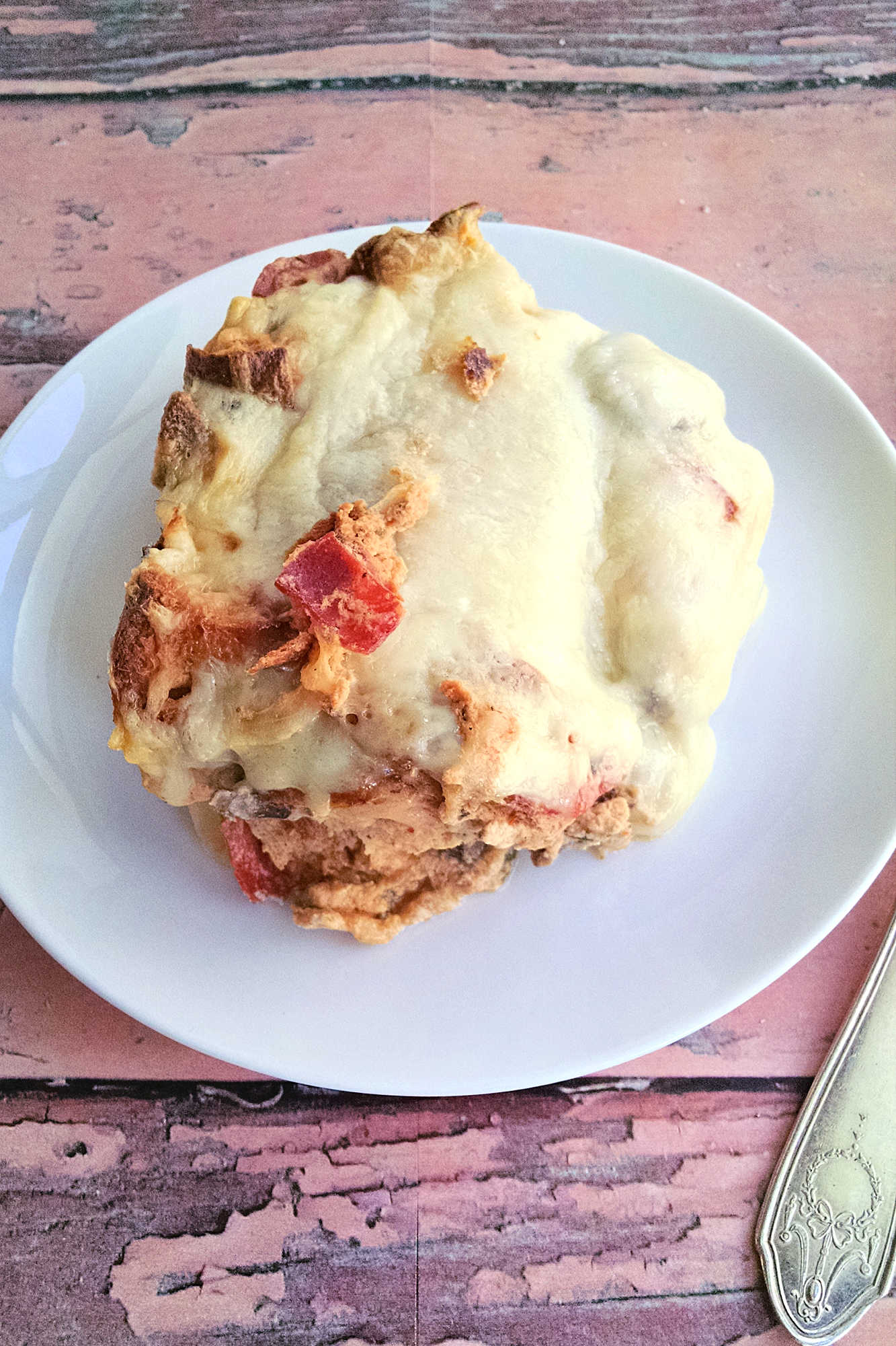 Can't decide between pizza and breakfast? Have both with Supreme Pizza Strata! This flavorful #recipe is sure to satisfy all your cravings. #SupremePizzaStrata #PizzaLoversUnite #ComfortFoodGoals #FoodieFaves #DeliciousEats