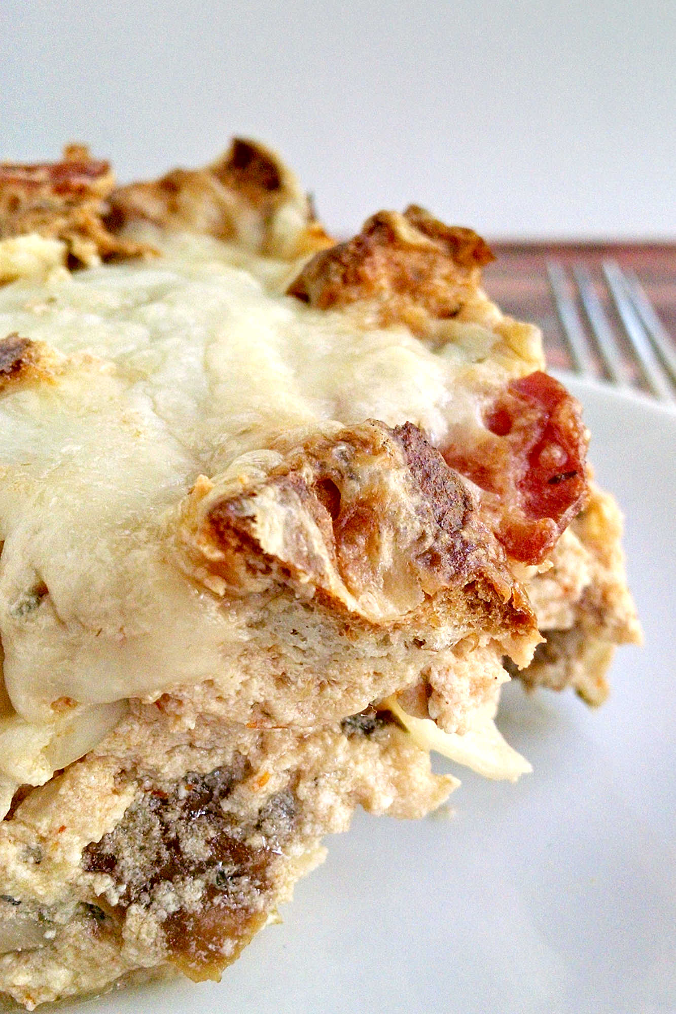 Can't decide between pizza and breakfast? Have both with Supreme Pizza Strata! This flavorful #recipe is sure to satisfy all your cravings. #SupremePizzaStrata #PizzaLoversUnite #ComfortFoodGoals #FoodieFaves #DeliciousEats