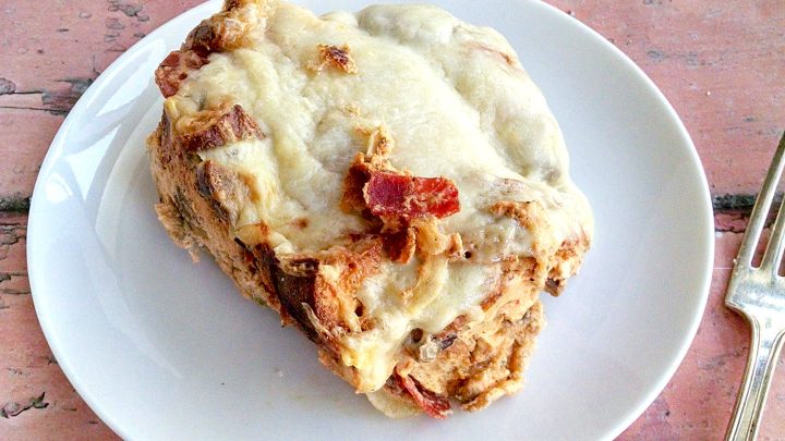 Can't decide between pizza and breakfast? Have both with Supreme Pizza Strata! This flavorful #recipe is sure to satisfy all your cravings. #SupremePizzaStrata #PizzaLoversUnite #ComfortFoodGoals #FoodieFaves #DeliciousEats