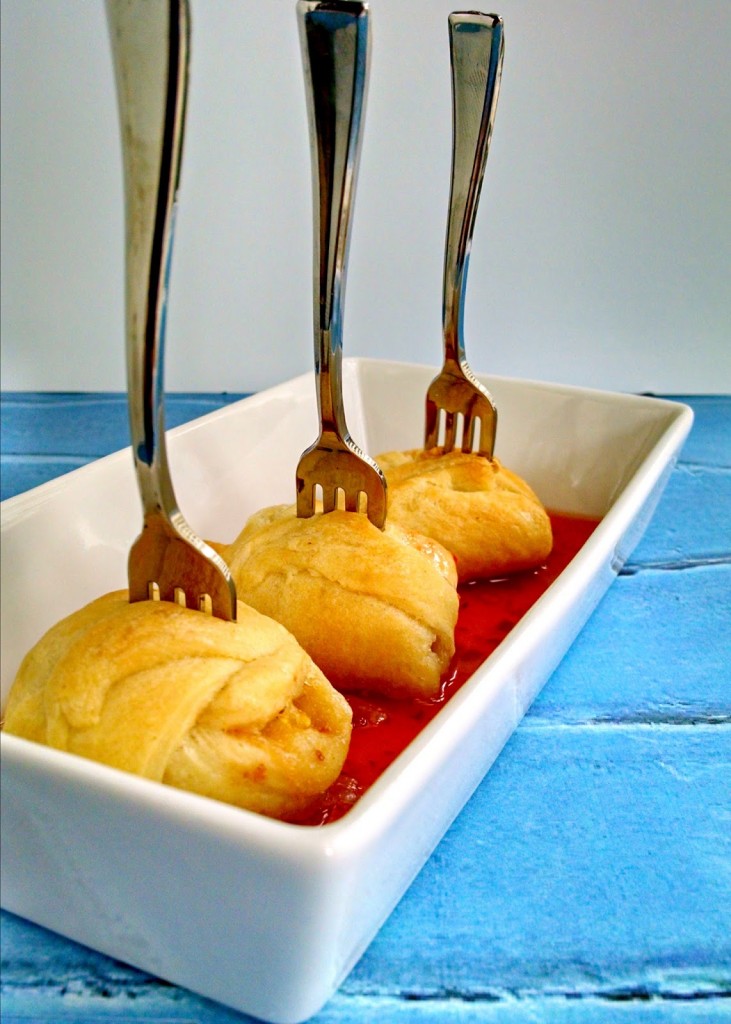 A Kitchen Hoor's Adventures - #TripleSBites Delicious chia sweet chili sauce is baked into crescent rolls with creamy brie. These Chai Sweet Chili Baked Brie Bites assemble in no time for quick and delicious nibbles.