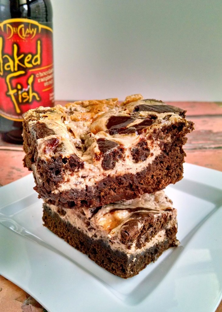 A Kitchen Hoor's Adventures | Swirled #NakedFish Stout Brownies @DuClawBrewing - Ditch the wine and drink beer this Valentine's Day!
