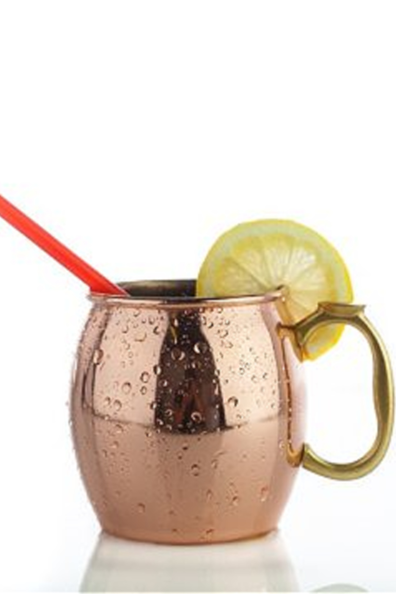 Forget boring drinkware, glam up your drink presentation with My Kitchen Concepts' Moscow Mule mugs! Perfect for a night in or impressing guests at your next party. #MoscowMuleMug #KitchenGoods #KitchenEssentials #CocktailCulture #KitchenReviews