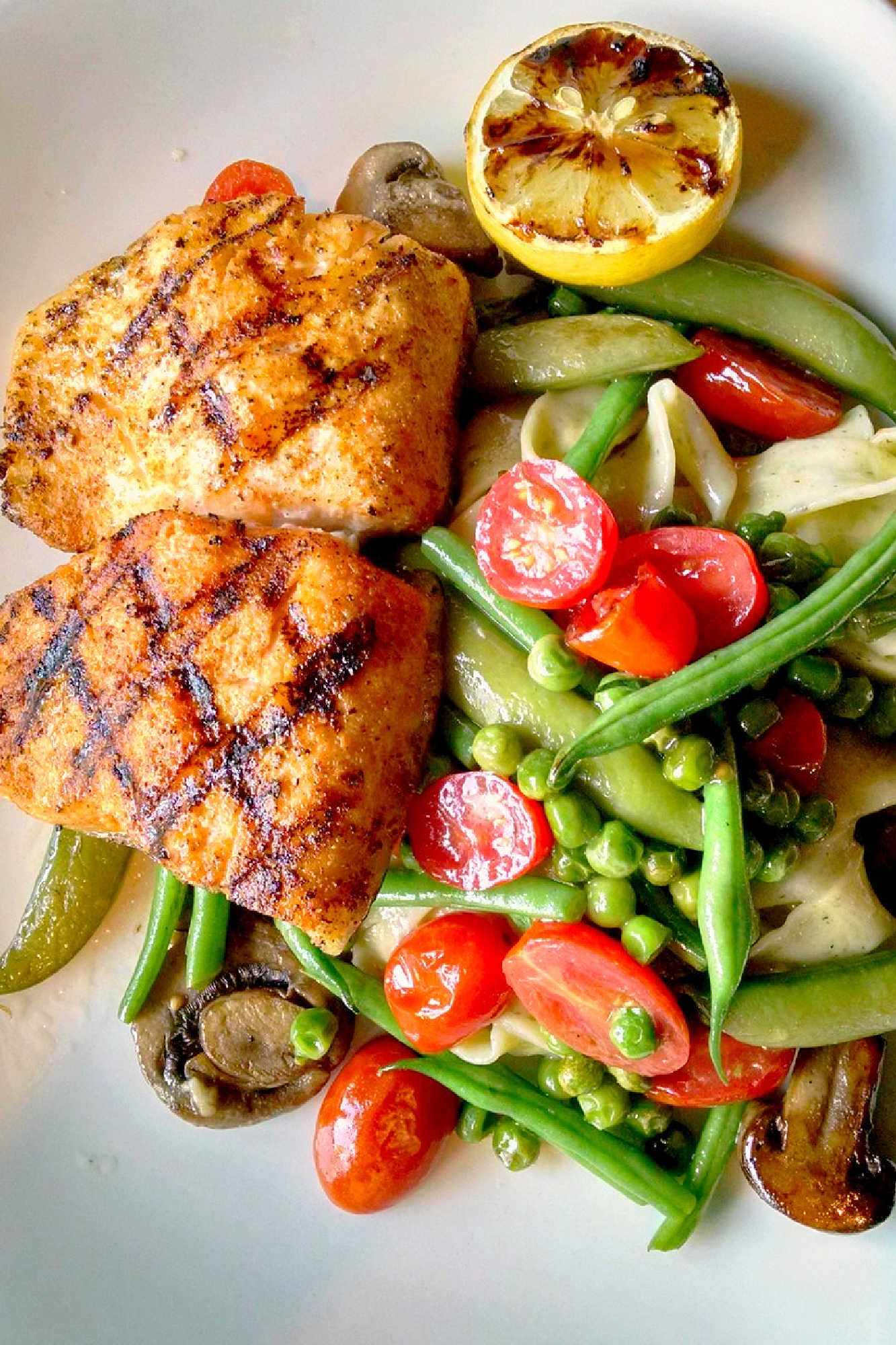 Experience a fiery feast like never before with Bonefish Grill's Fire + Ice Pre-Fixe Menu. From mouth-watering appetizers to delectable desserts, this menu has something for everyone. Hurry in before it's gone! #BonefishGrillFireandIce #PreFixeMenuReview #FoodieFaves #SeafoodLoversUnite #TasteTheFlame