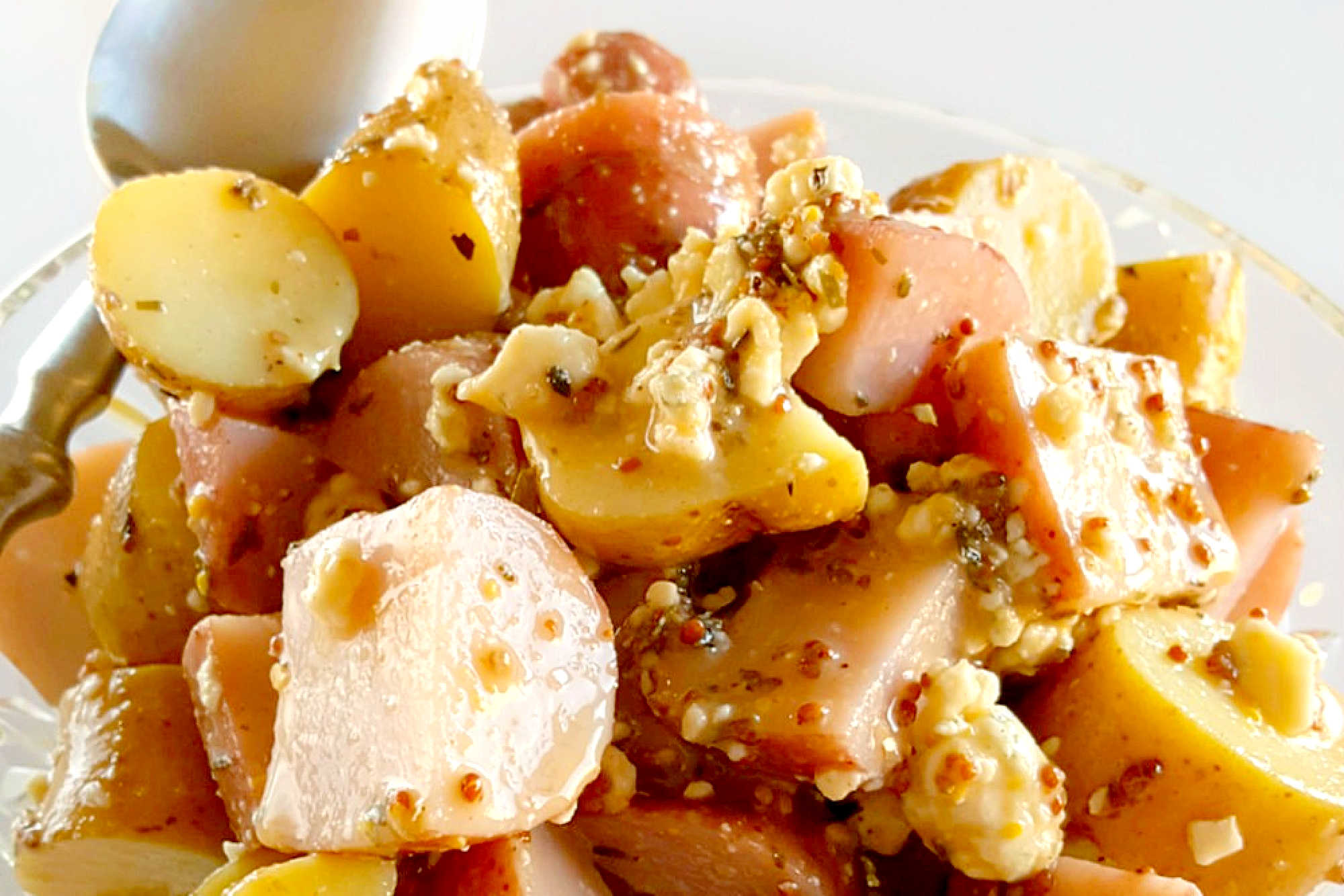 Forget the traditional mayo potato salad and try this irresistible Red White and Blue Cheese Potato Salad!  It will satisfy your #FourthofJuly cravings with creamy potatoes and tangy blue cheese. #potatosalad #bluecheese #vinaigrette #nomayopotatosalad