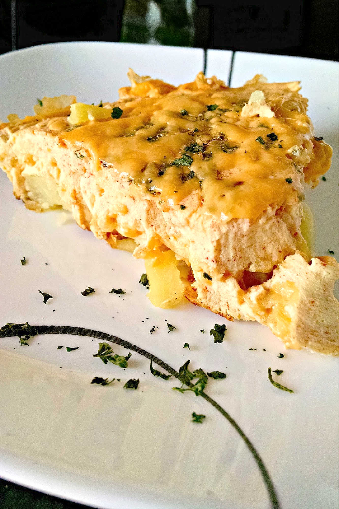 Elevate your breakfast game with this mouthwatering Twice Baked Potato Frittata recipe! Perfect for a lazy Sunday brunch or a weekday breakfast on the go. #TwiceBakedPotatoFrittata #BrinnerIdeas #EggCasserole #ComfortFoodLove #FoodieFavs #FrittataLoversUnite #EggcellentBrunchIdeas #FoodieFaves #PotatoPerfection #SavorySaturdays