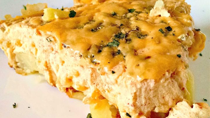 Elevate your breakfast game with this mouthwatering Twice Baked Potato Frittata recipe! Perfect for a lazy Sunday brunch or a weekday breakfast on the go. #TwiceBakedPotatoFrittata #BrinnerIdeas #EggCasserole #ComfortFoodLove #FoodieFavs #FrittataLoversUnite #EggcellentBrunchIdeas #FoodieFaves #PotatoPerfection #SavorySaturdays