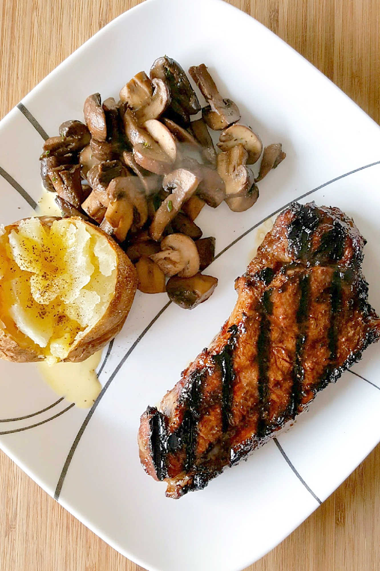 It's marinating time! 🍴Sink your teeth into the deliciousness of drunken marinated steak. It will having you craving for more! Indulge yourself! #drunkensteak #marinatedsteak #stripsteak #SteakLoversUnite #MeatMavericks #MarinatedMasterpiece #FoodieFrenzy #SizzleAndSavor #MarinatedMeats #BoozyBBQ #MeatMarinadeMaster #GrillAndChill