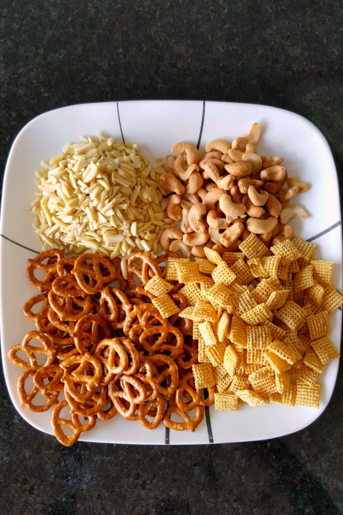 This Cinnamon Honey Nut Snack Mix for SRC reveal is sweet, salty, crunchy, and delicious! It's perfect for a mid morning bite, road, trip, or nibbles while watching a movie.