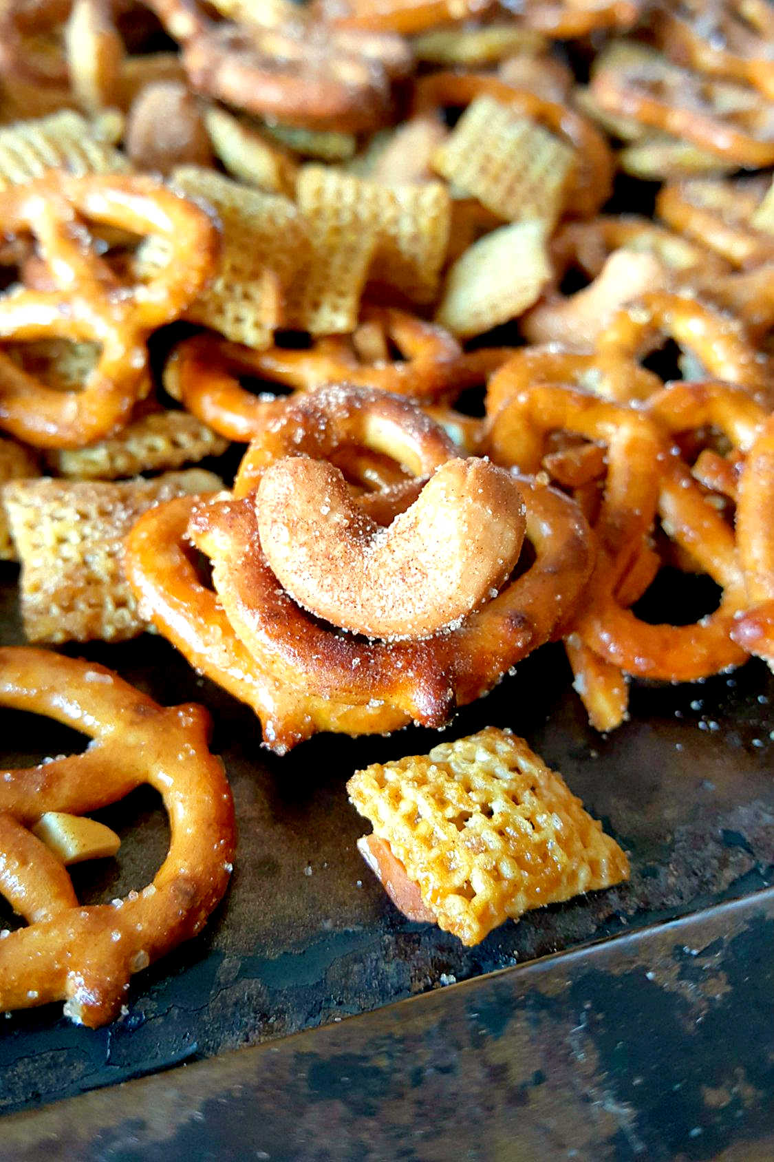 Craving something sweet and savory? Look no further than our Cinnamon Honey Nut Snack Mix – the perfect blend of flavors in one delicious bite. 🍯🌰 #snacktime #cinnamonsnackattack #CinnamonHoneyNutMix #HealthySnackIdeas #NuttyDelight #CraveWorthySnacks #FoodieFaves