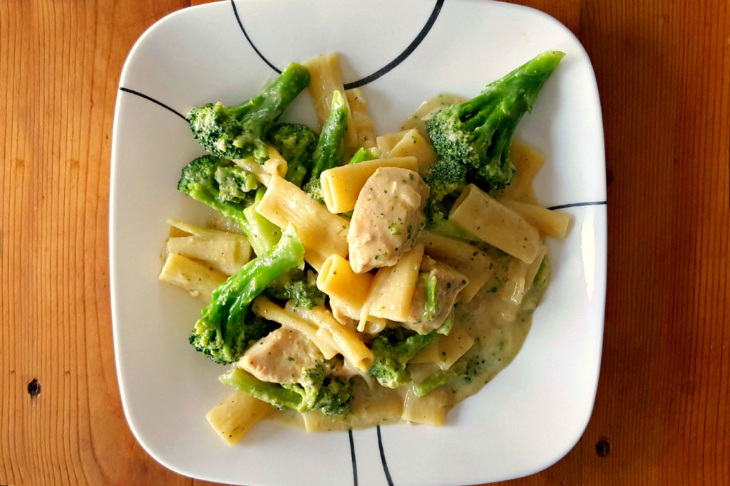 Broccoli and cheddar are the perfect combination! It’s also perfect in this Green and White One Pot Pasta aka Broccoli Cheddar Chicken Pasta; a one pot meal on the table super quick!