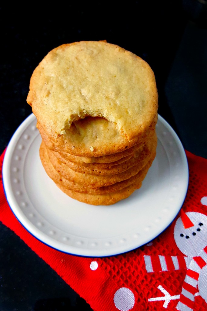 The Macadamia Nut Butter Crisps combine the thin, crispy, and slightly chewy Swedish butter crisps with a macadamia nut cookies. These cookies are addictive! Don't say I didn't warn you!