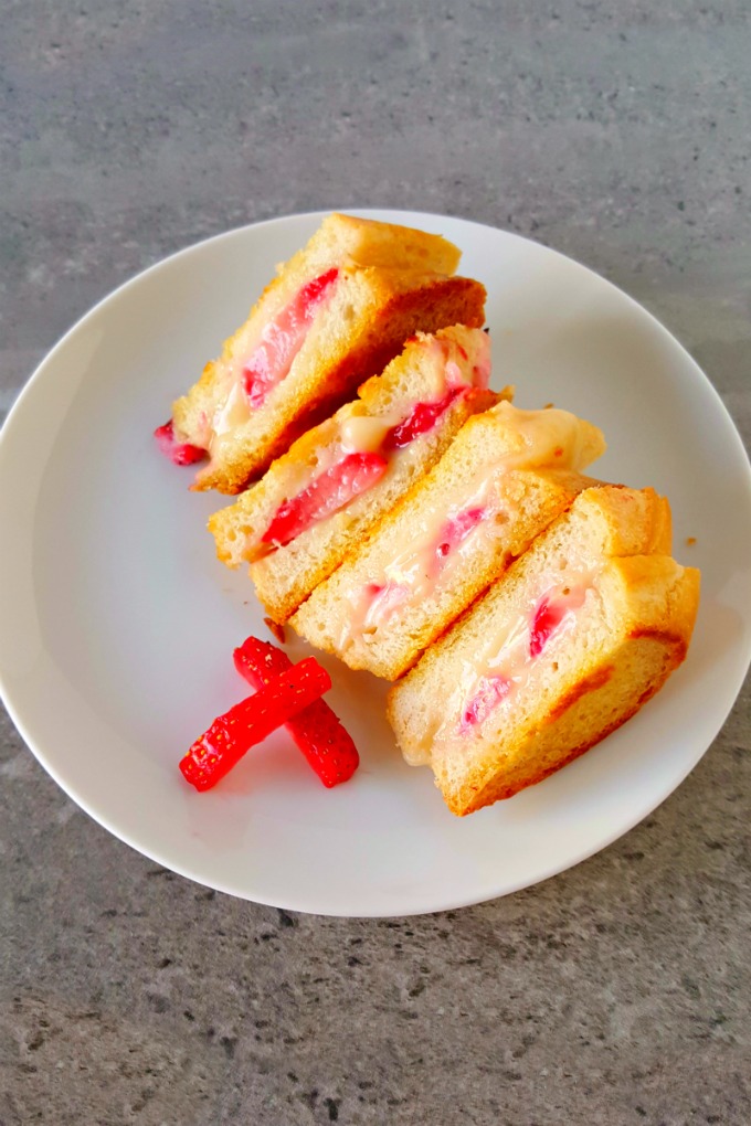For #FreshTastyValentines I took creamy brie and paired it with luscious strawberries in these mini grilled cheese sandwiches. Strawberry Brie Grilled Cheese Bites are the perfect little snack for your loved one.