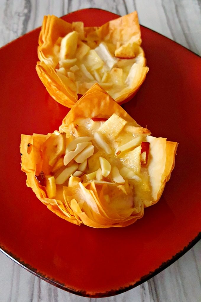 Brie, Apple & Almond Phyllo Cups have crispy phyllo cups vessels that carries creamy brie, sweet apples, and crunchy almonds drizzled with honey for your unexpected guests. For this summer edition of #FreakyFriday, I’m sharing a simple and quick appetizer recipe from Lemoine Family Kitchen.