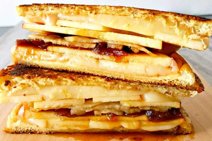 Apple Cheddar Grilled Cheese