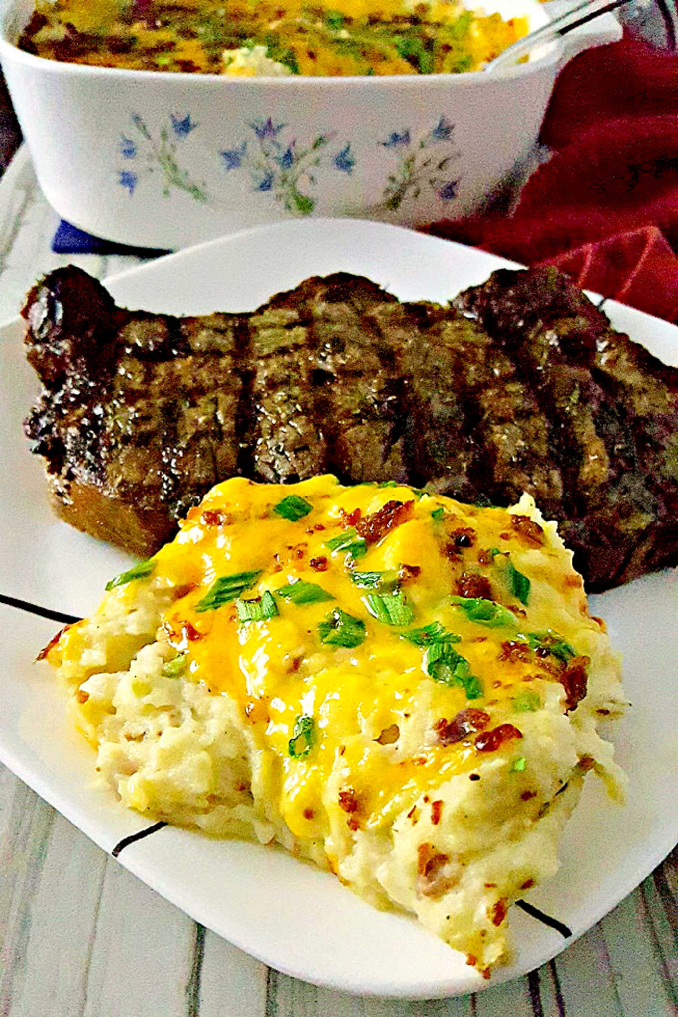 With just a few simple ingredients, you can create an amazing and delicious side dish. Twice Baked Potato Casserole has all the flavors of a twice baked potato in a flavorful side dish casserole. #potatorecipe #twicebakedpotato #potatocasserole #cheesybaconpotatoes