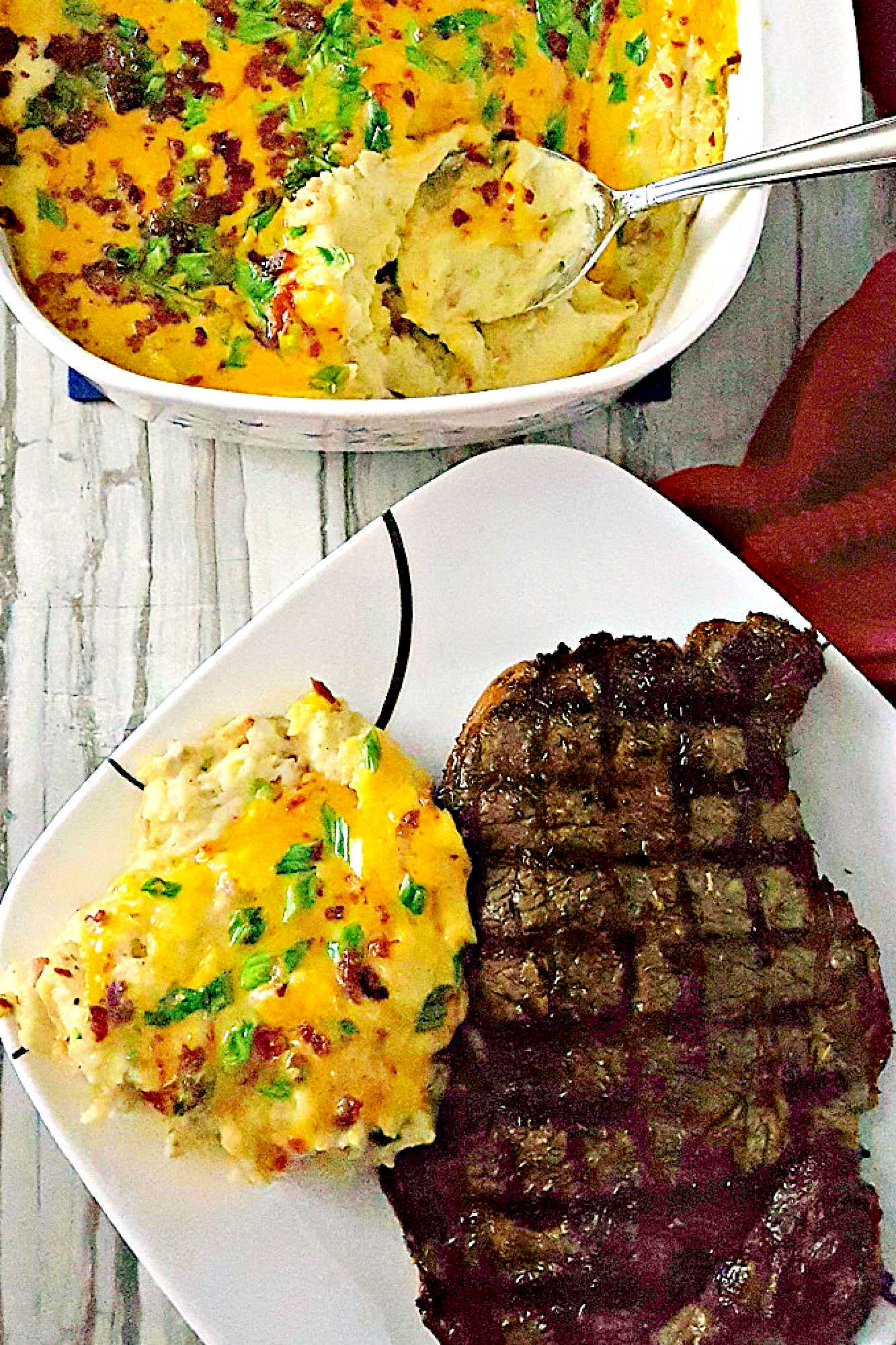 With just a few simple ingredients, you can create an amazing and delicious side dish. Twice Baked Potato Casserole has all the flavors of a twice baked potato in a flavorful side dish casserole. #potatorecipe #twicebakedpotato #potatocasserole #cheesybaconpotatoes