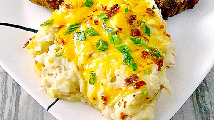 With just a few simple ingredients, you can create an amazing and delicious side dish. Twice Baked Potato Casserole has all the flavors of a twice baked potato in a flavorful side dish casserole. #potatorecipe #twicebakedpotato #potatocasserole #cheesybaconpotatoes