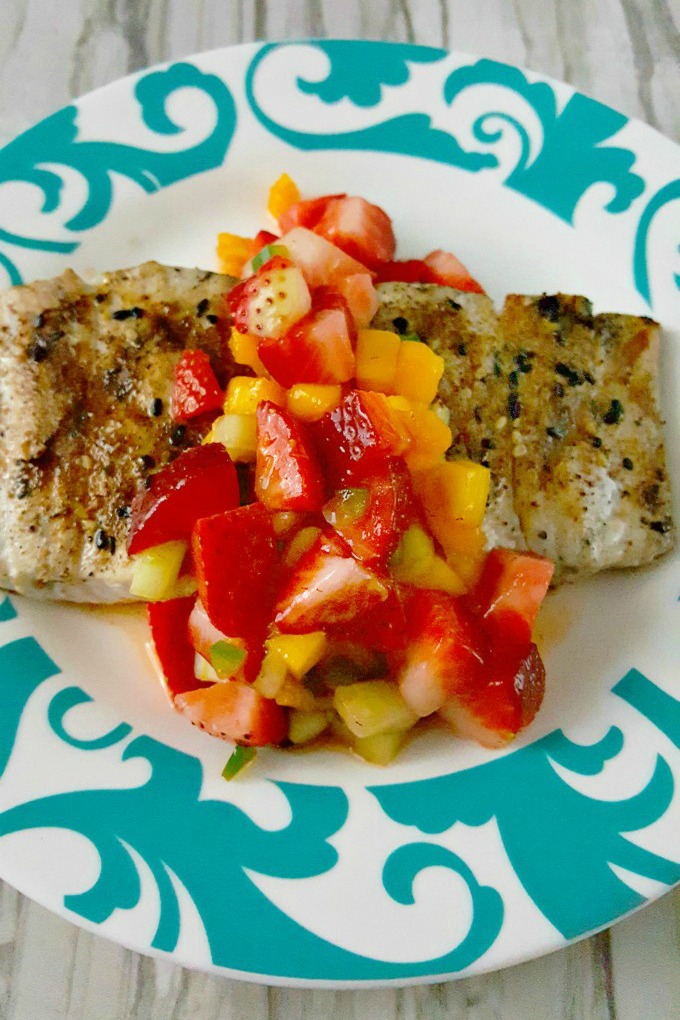 Packed with colors, flavors, textures, and Florida strawberries, this Grilled Fish Topped with Strawberry Salsa is the perfect way to warm up during the holidays! #SundaySupper
